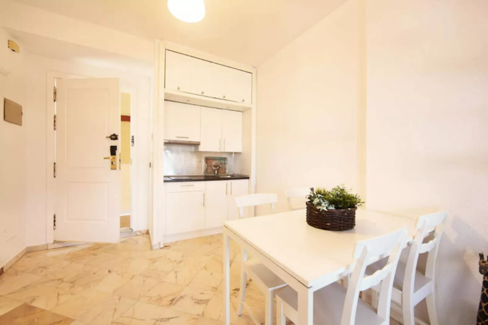 Studio à Marbella-Image-tags.