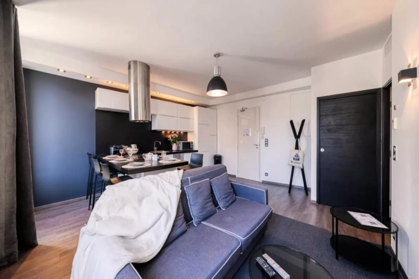 3 Pcs Design - R&eacute;nov&eacute; Cannes Ctre Croisette Emplacement N&deg;1 Olam Properties-Image-tags.