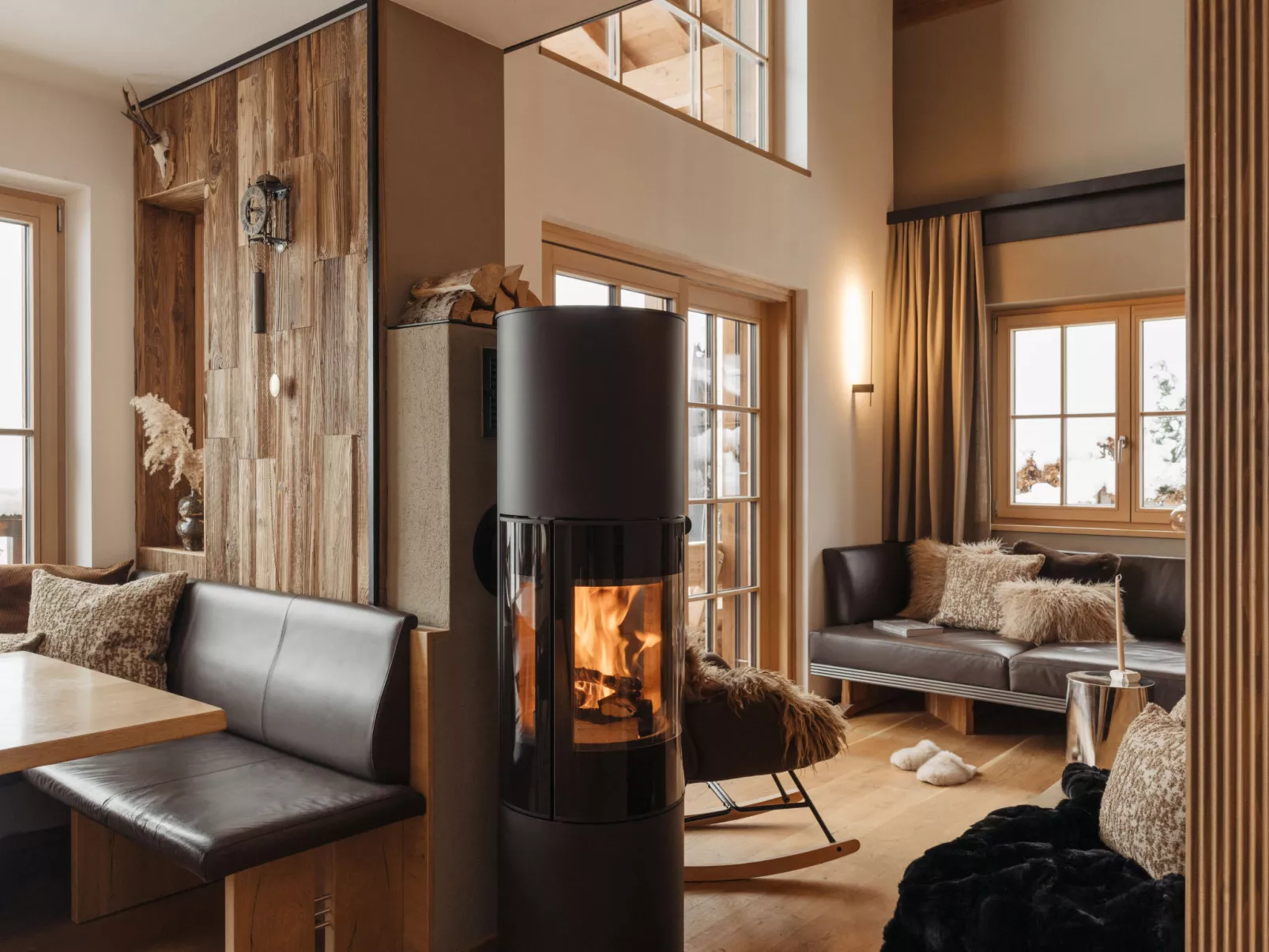 Royal Mountain Lodge-Binnen