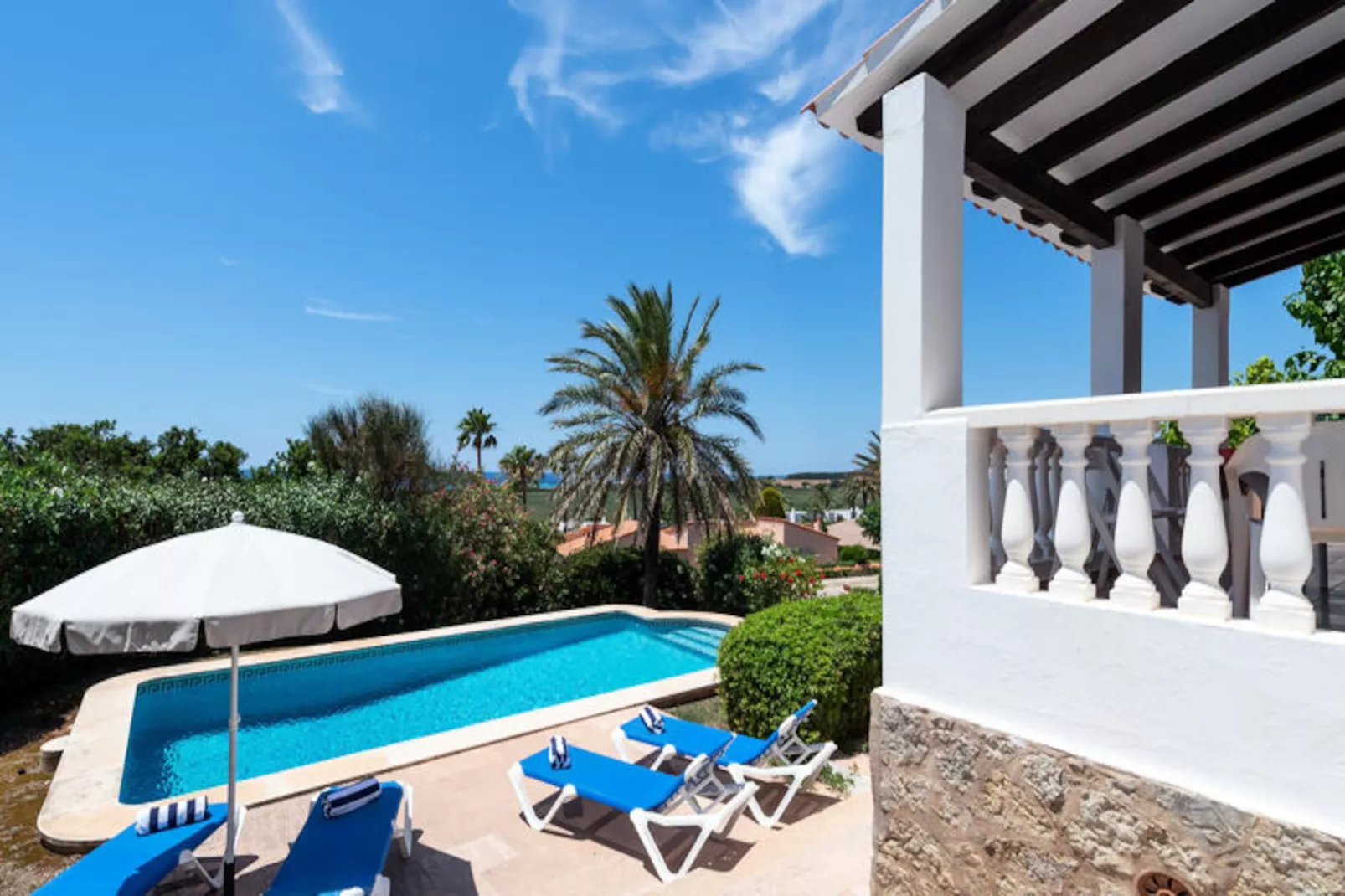 Maison à Son Bou-Image-tags.