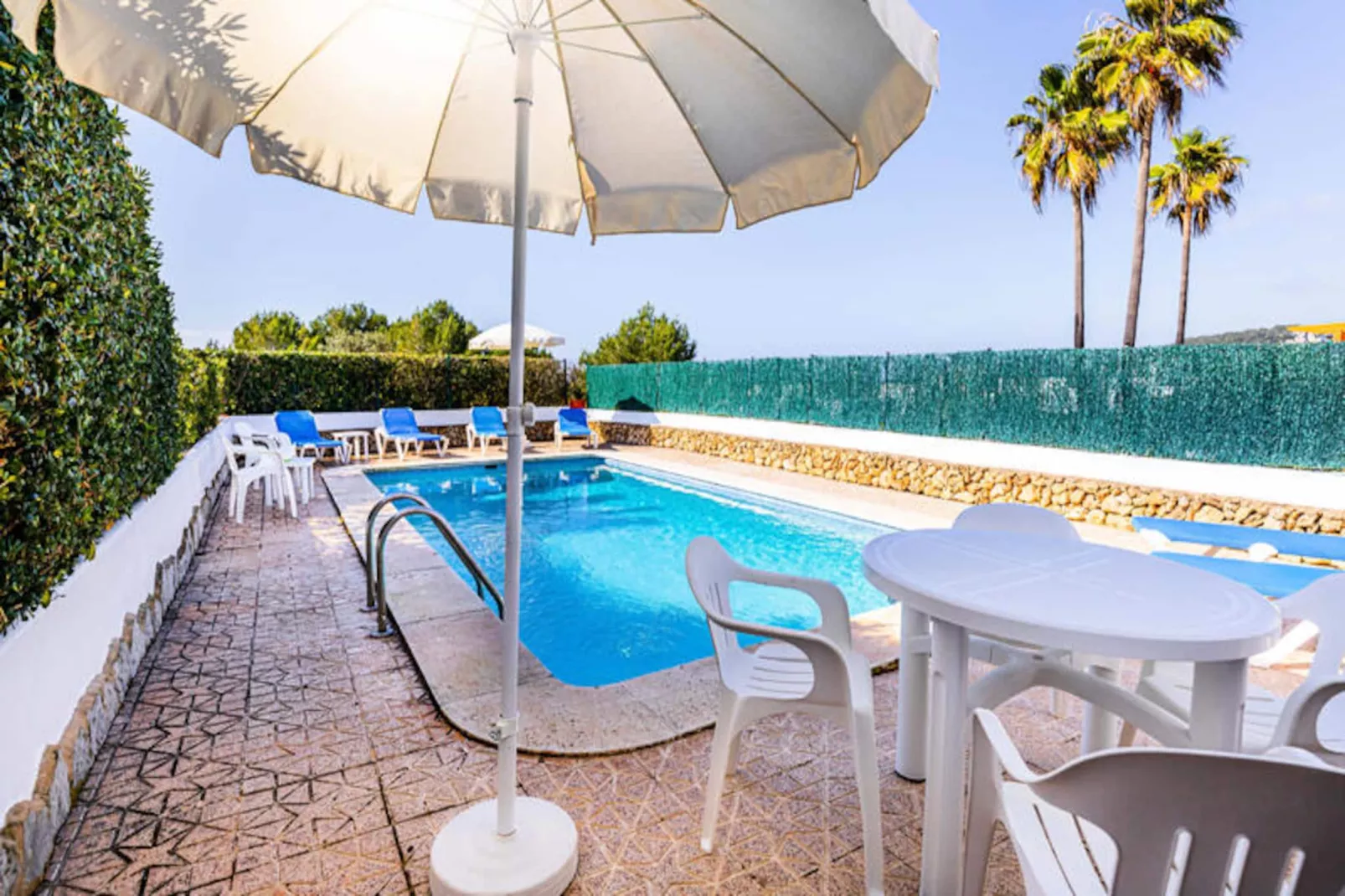 Maison à Son Bou-Image-tags.