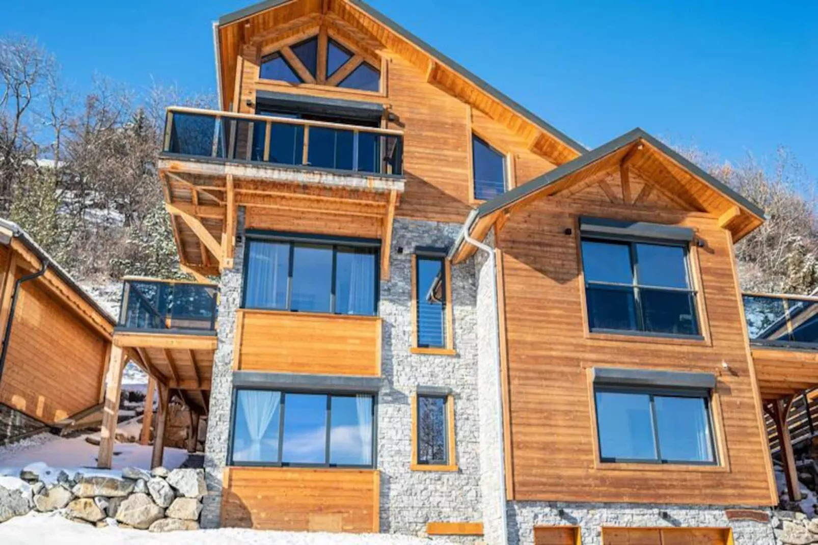 Chalet Lumiere-Image-tags.