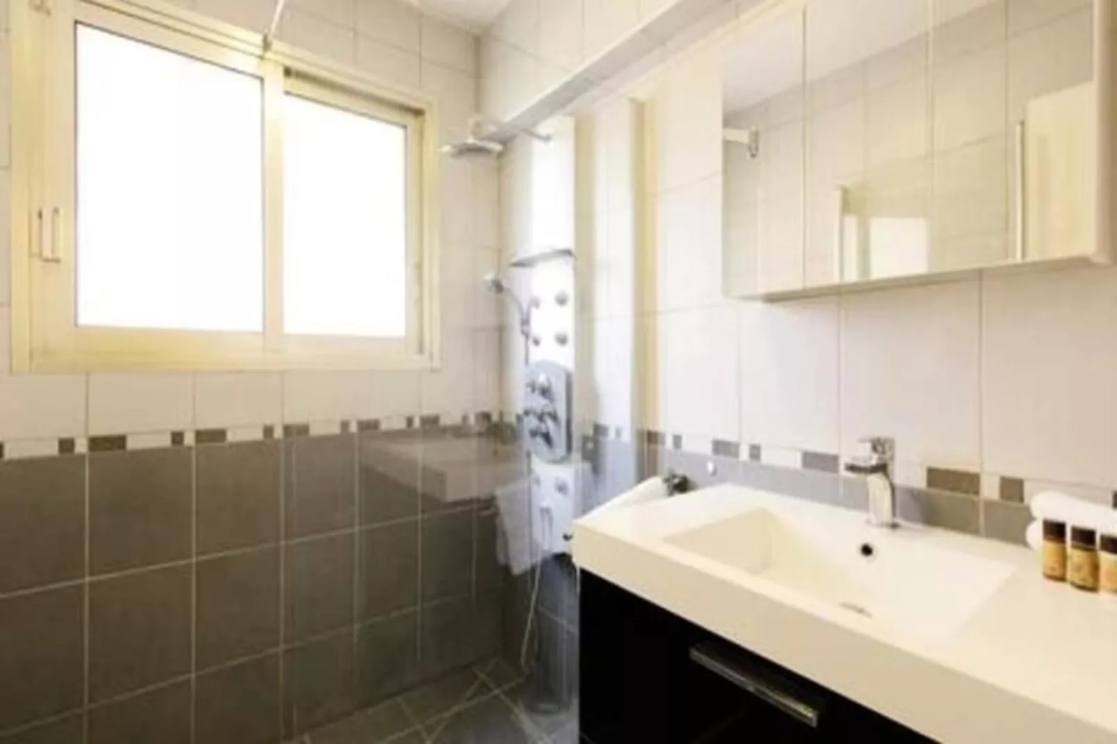 Résidence Le Volta-Buitenkant zomer