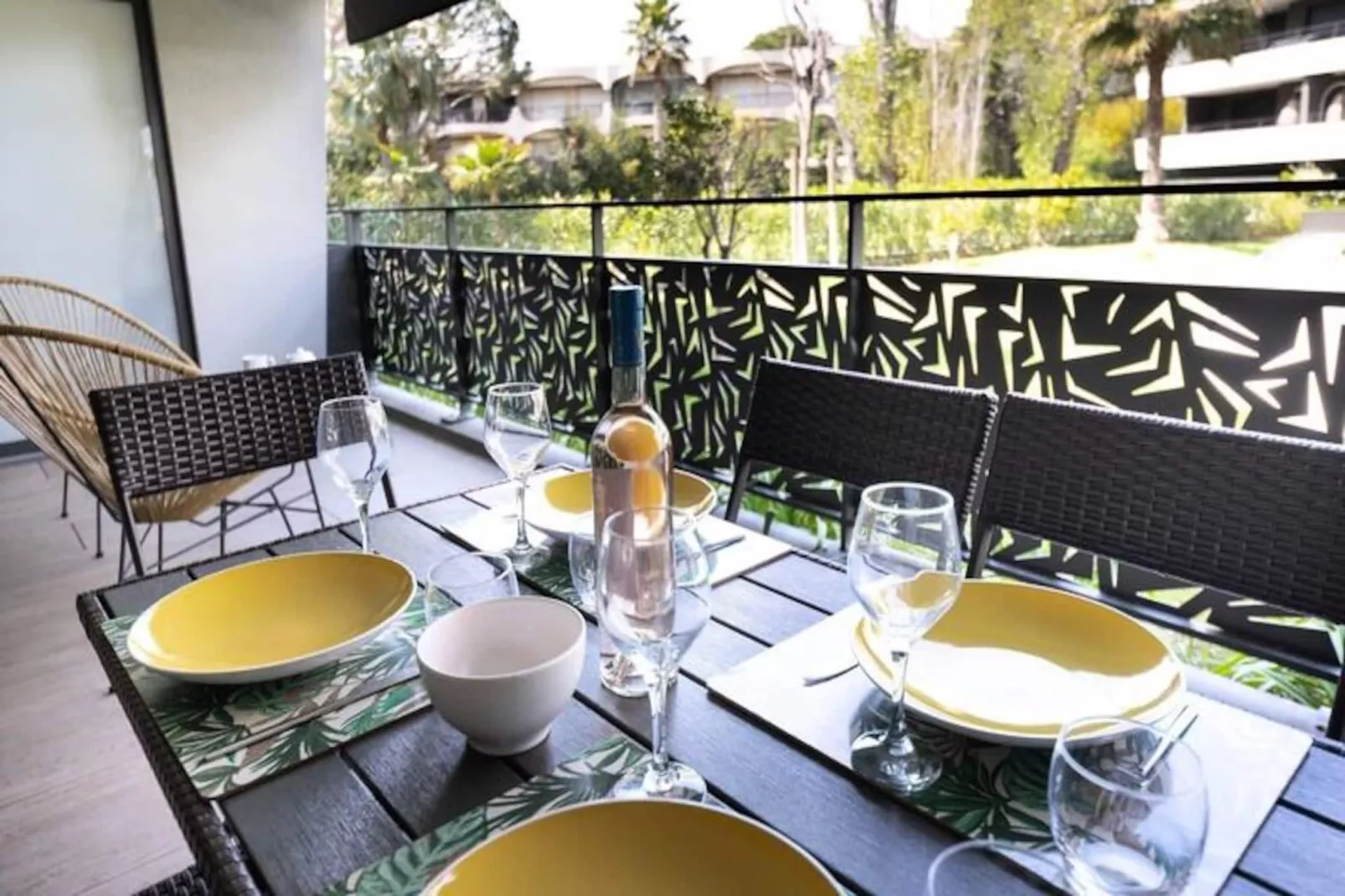 06ah - Superbe T2 Les Pieds Dans L'eau - Piscine-Image-tags.