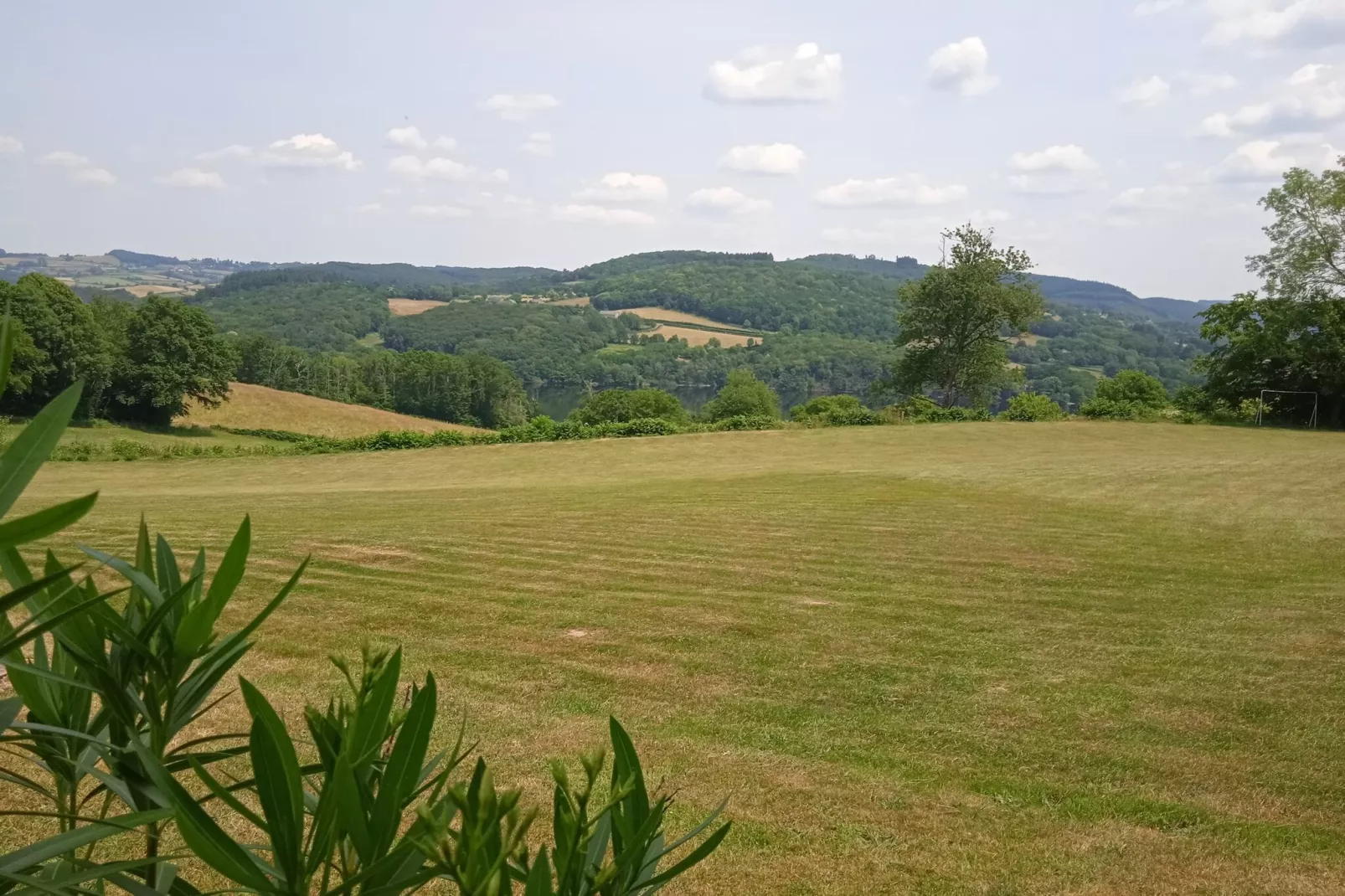 Vue de Pannecière-Buitenkant zomer