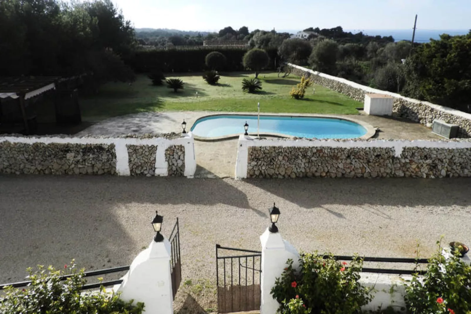 Maison à Son Bou-Image-tags.