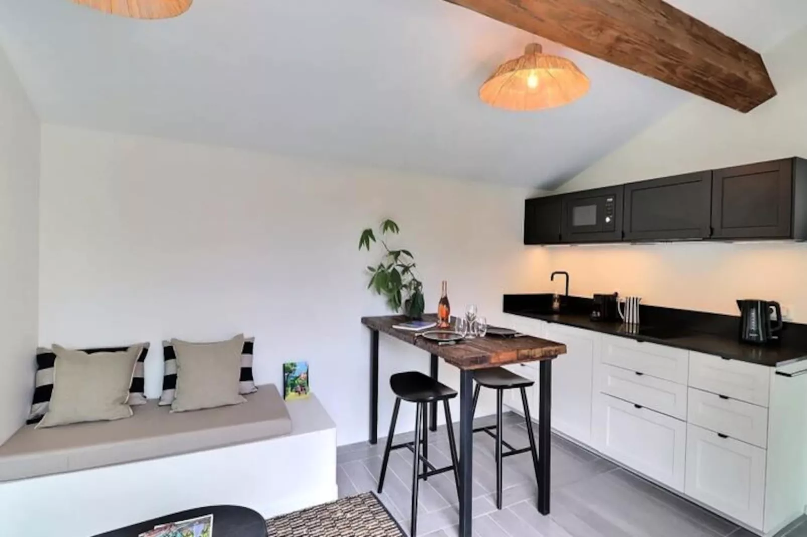 La Cabane Du Cap : Maisonnette &agrave; Aix-Image-tags.