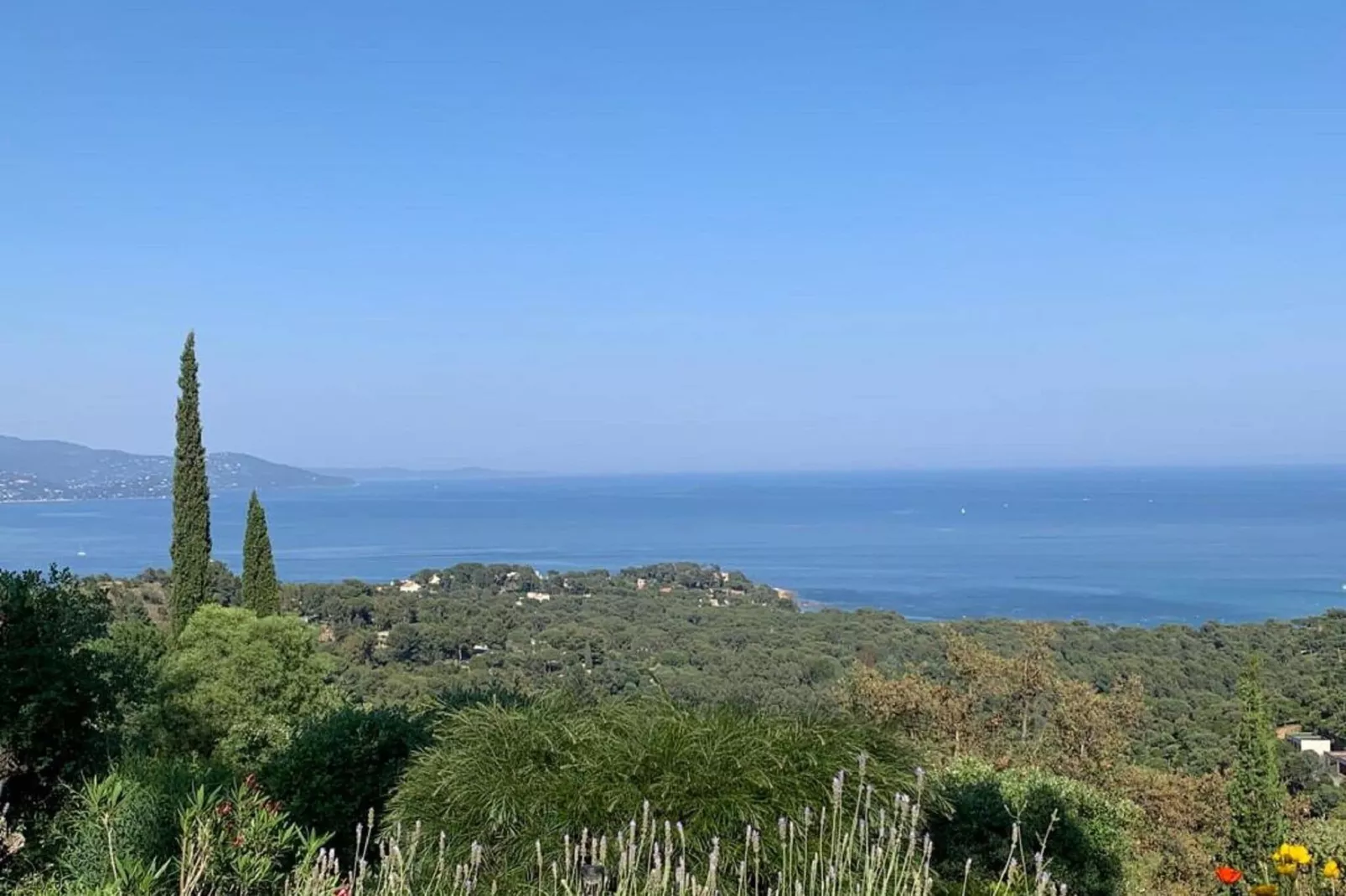 Villa avec piscine vue mer et proche plage à Bormes les Mimosas-Uitzicht zomer