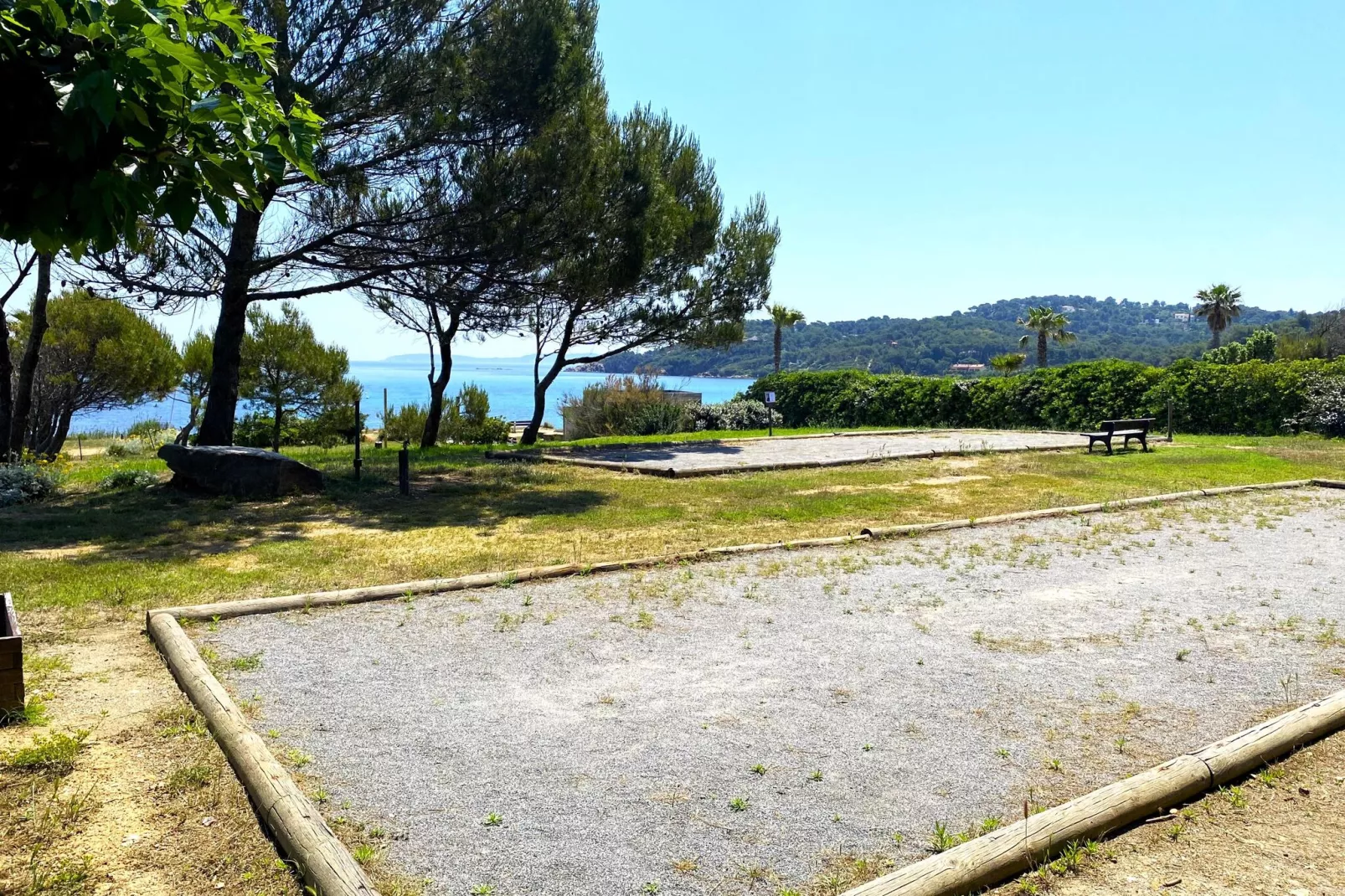 Villa avec piscine vue mer et proche plage à Bormes les Mimosas-Parkfaciliteiten