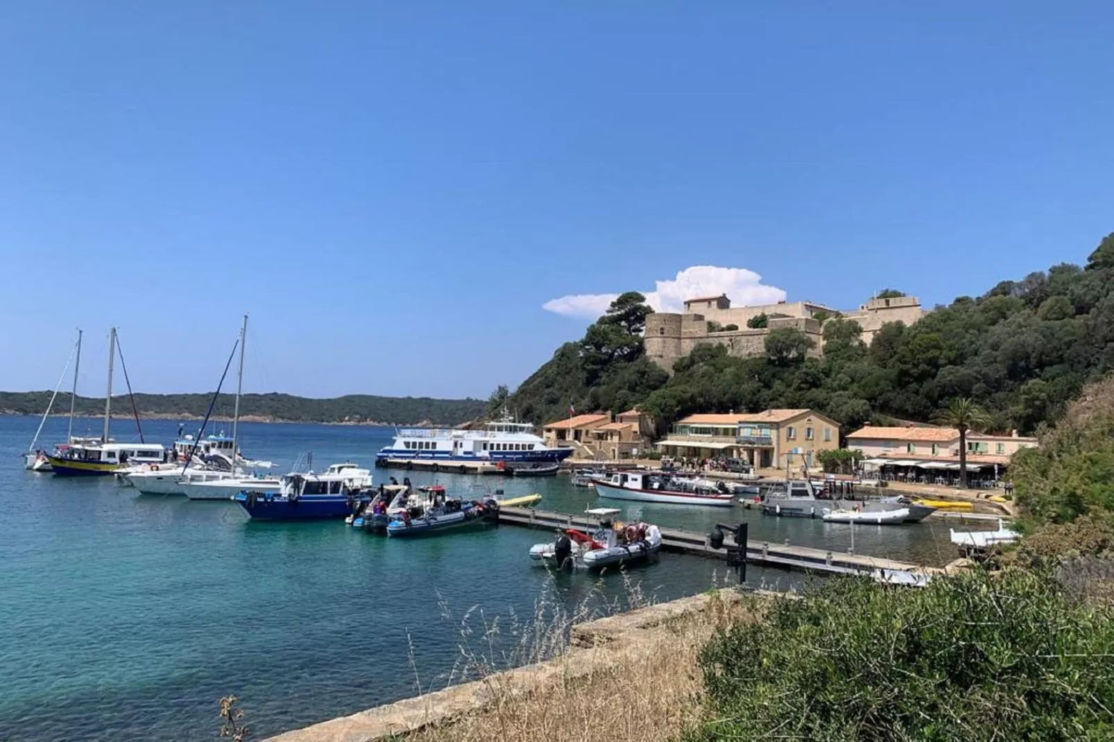 Villa avec piscine vue mer et proche plage à Bormes les Mimosas-Gebieden zomer 20km