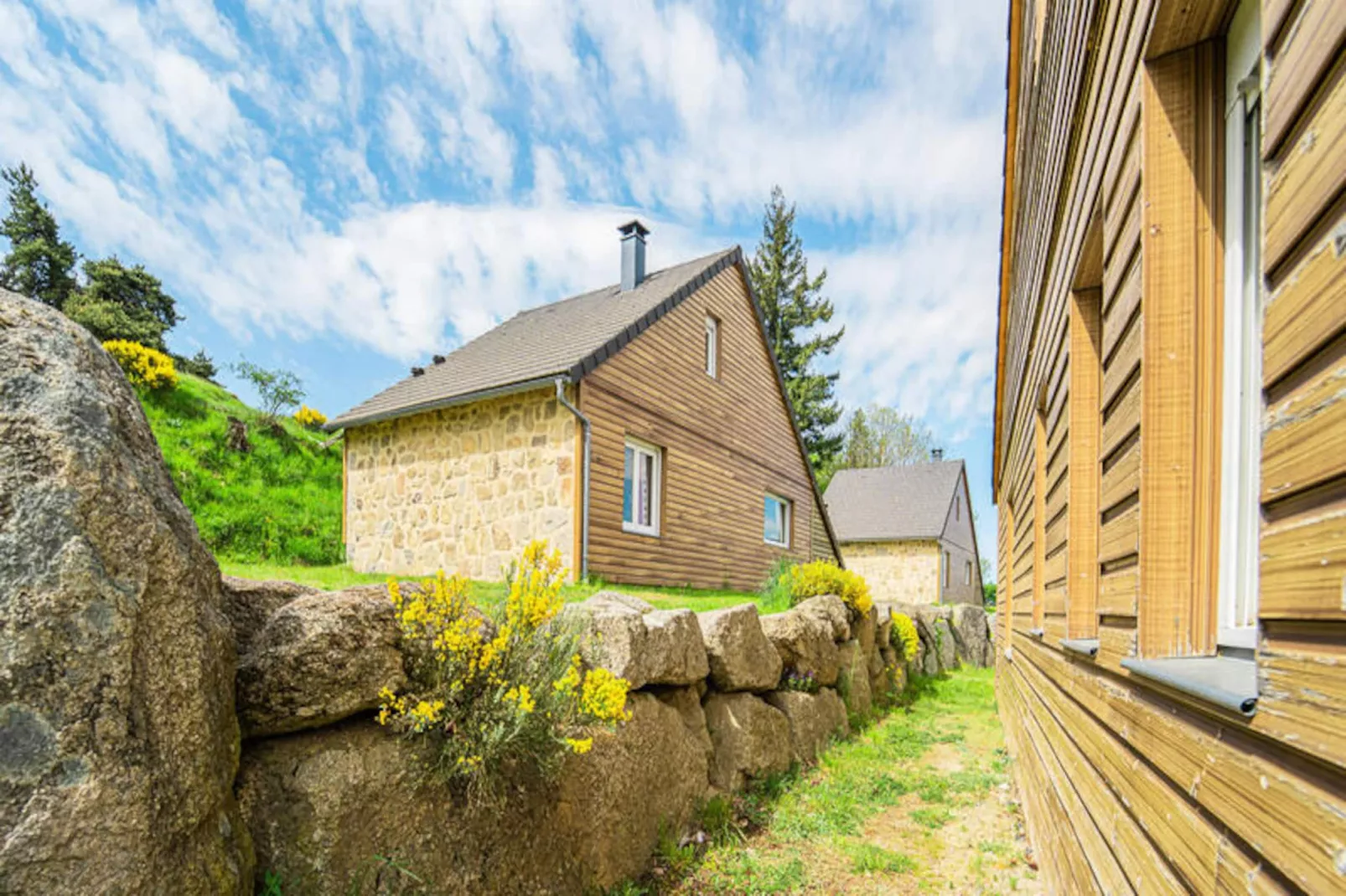 Studio à Aumont-Aubrac-Image-tags.