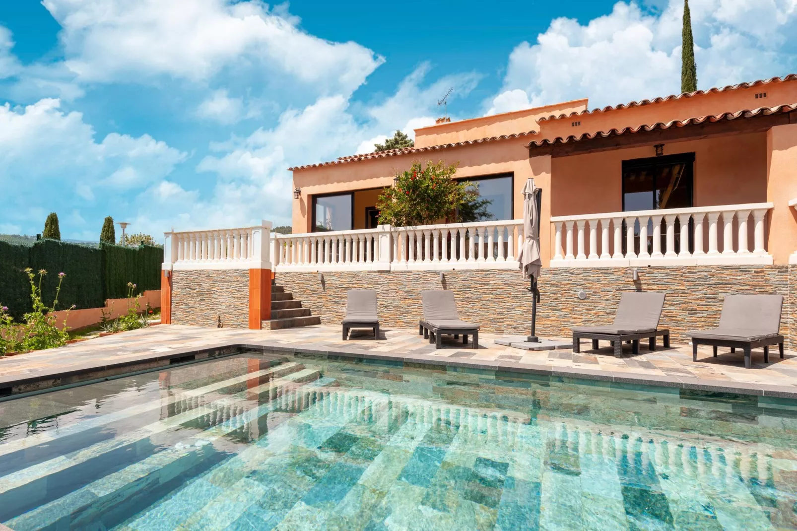 VILLA JEN'UKA-Zwembad