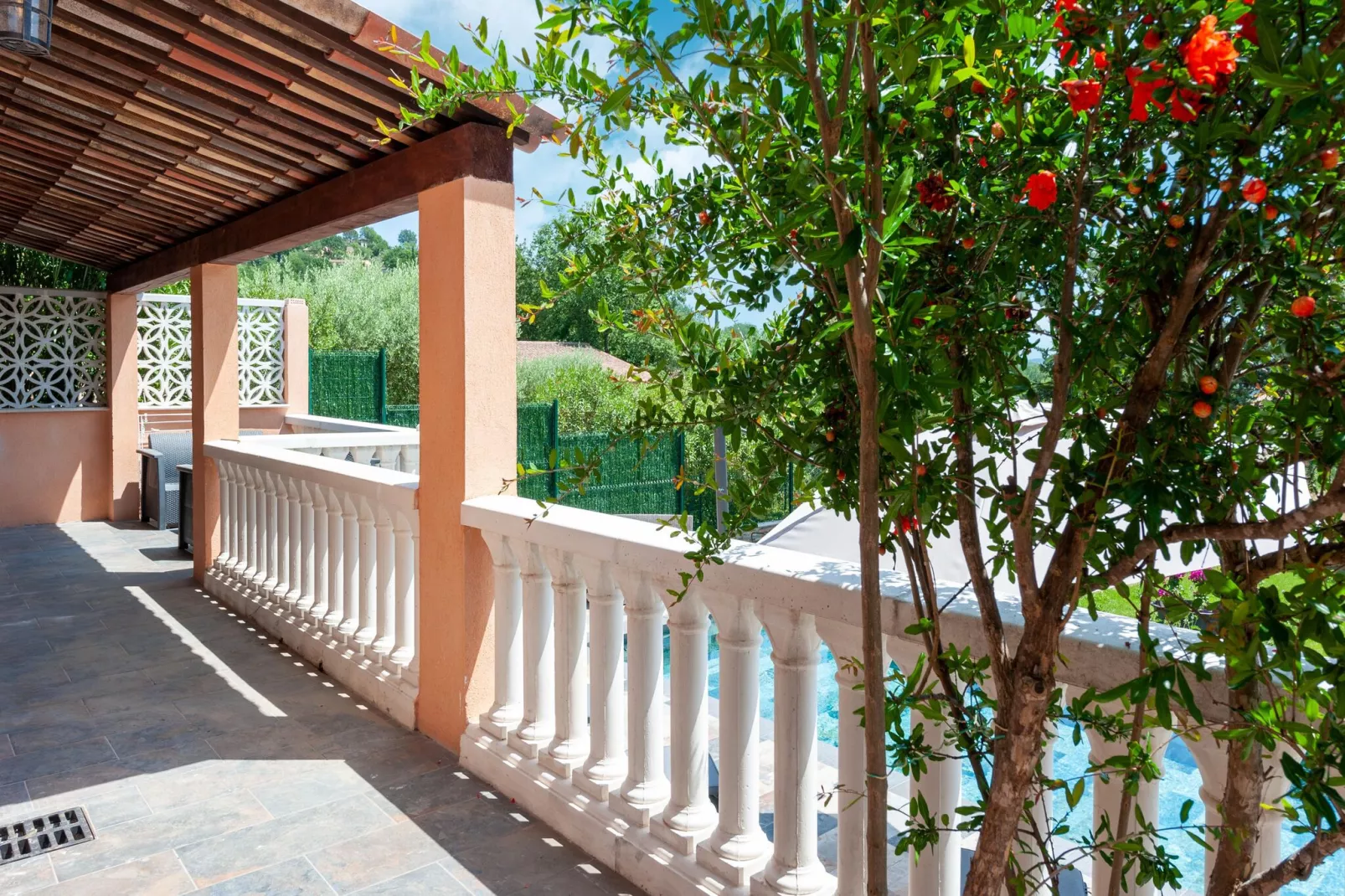 VILLA JEN'UKA-Terrasbalkon