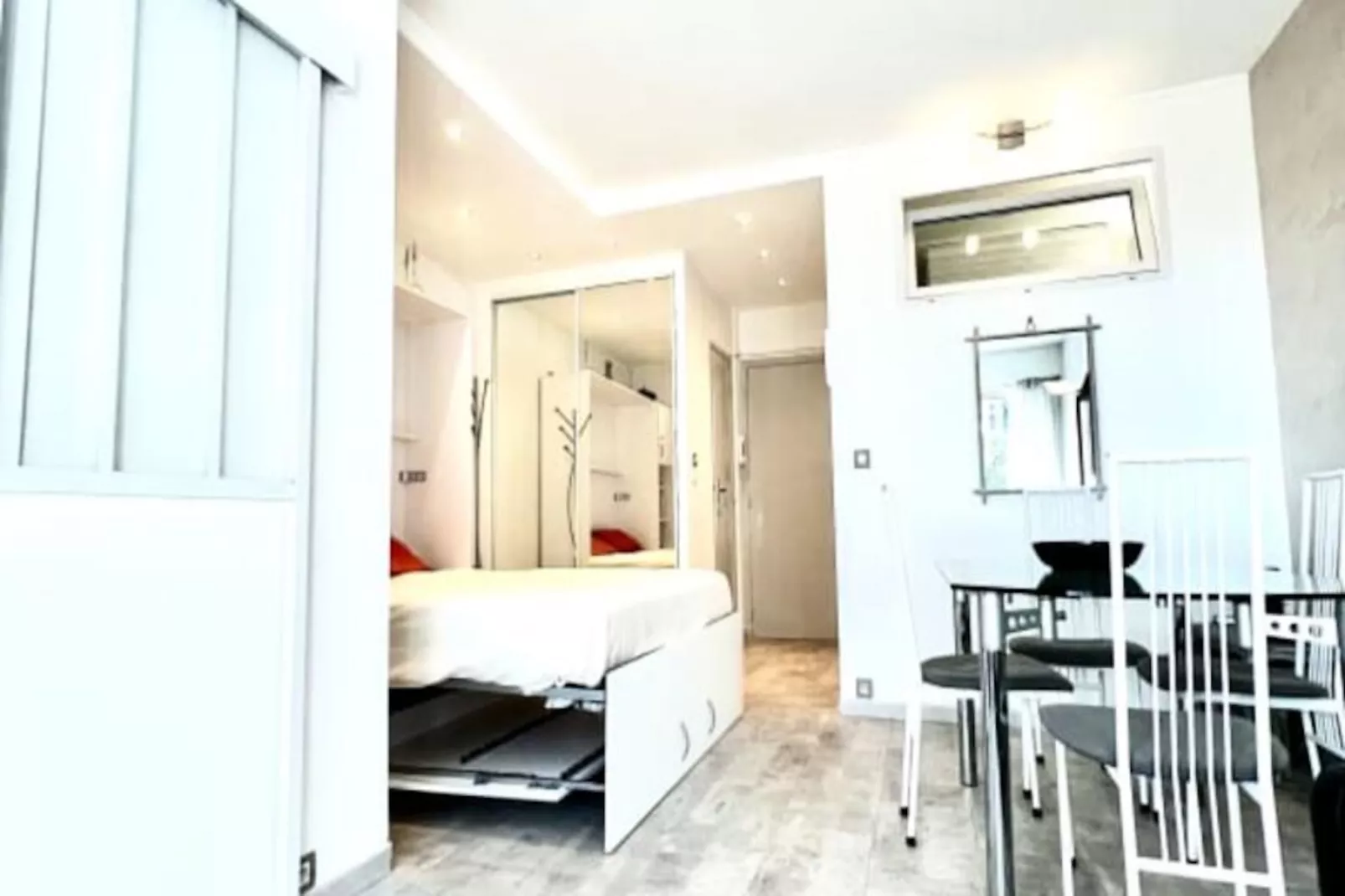 Résidence Studio De 35m² Très Proche De La Croisette-Image-tags.