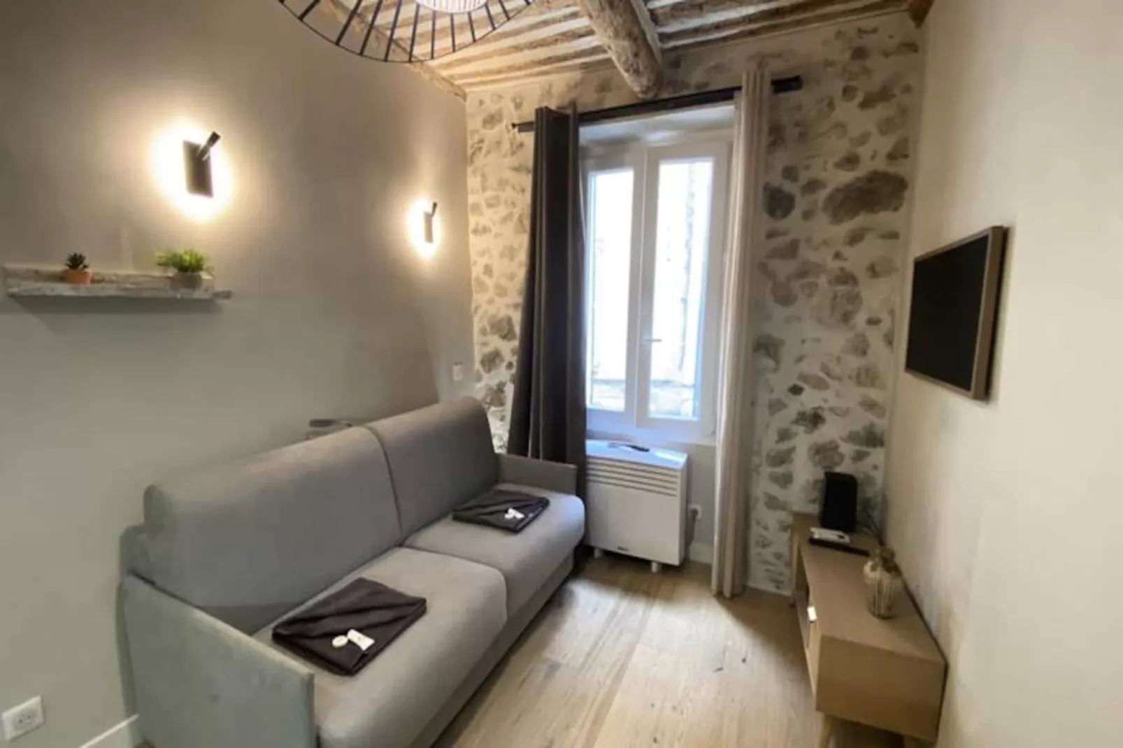 06ck : Studio Cosy Au Coeur Du Vieil Antibes-Image-tags.