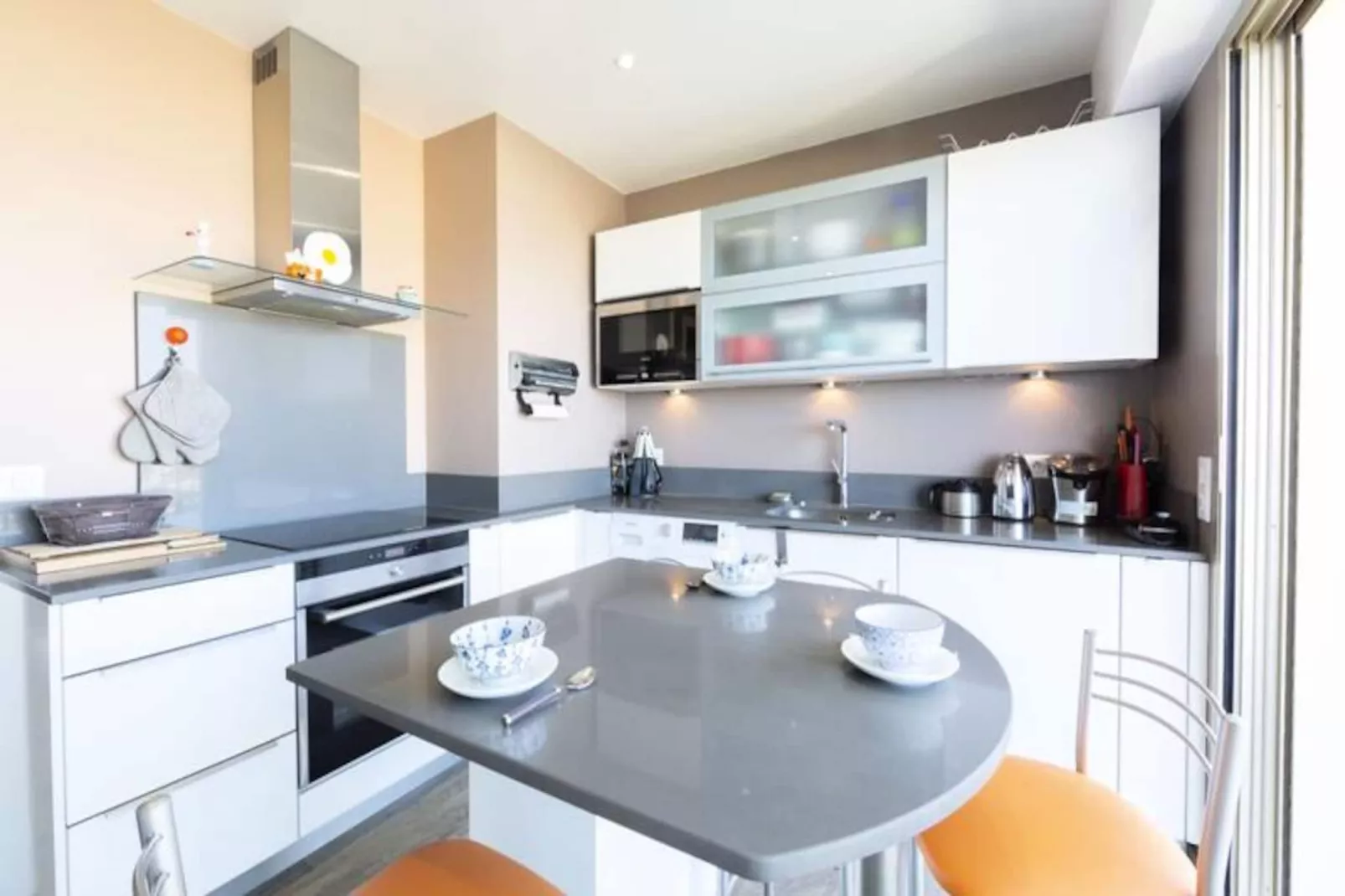 Résidence Bnb Renting 3 Pi&egrave;ces Avec Une Vue &agrave; Couper Le Souffle &agrave; Antibes !-Image-tags.