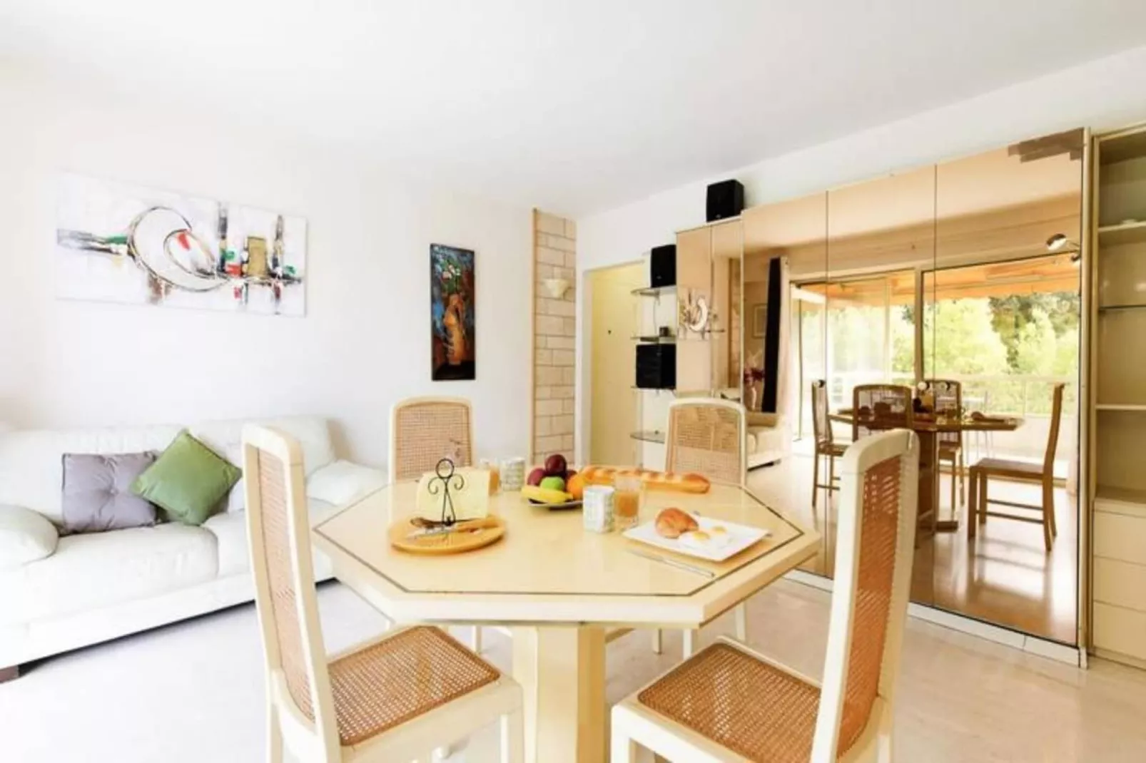 Résidence Le Volta-Buitenkant zomer