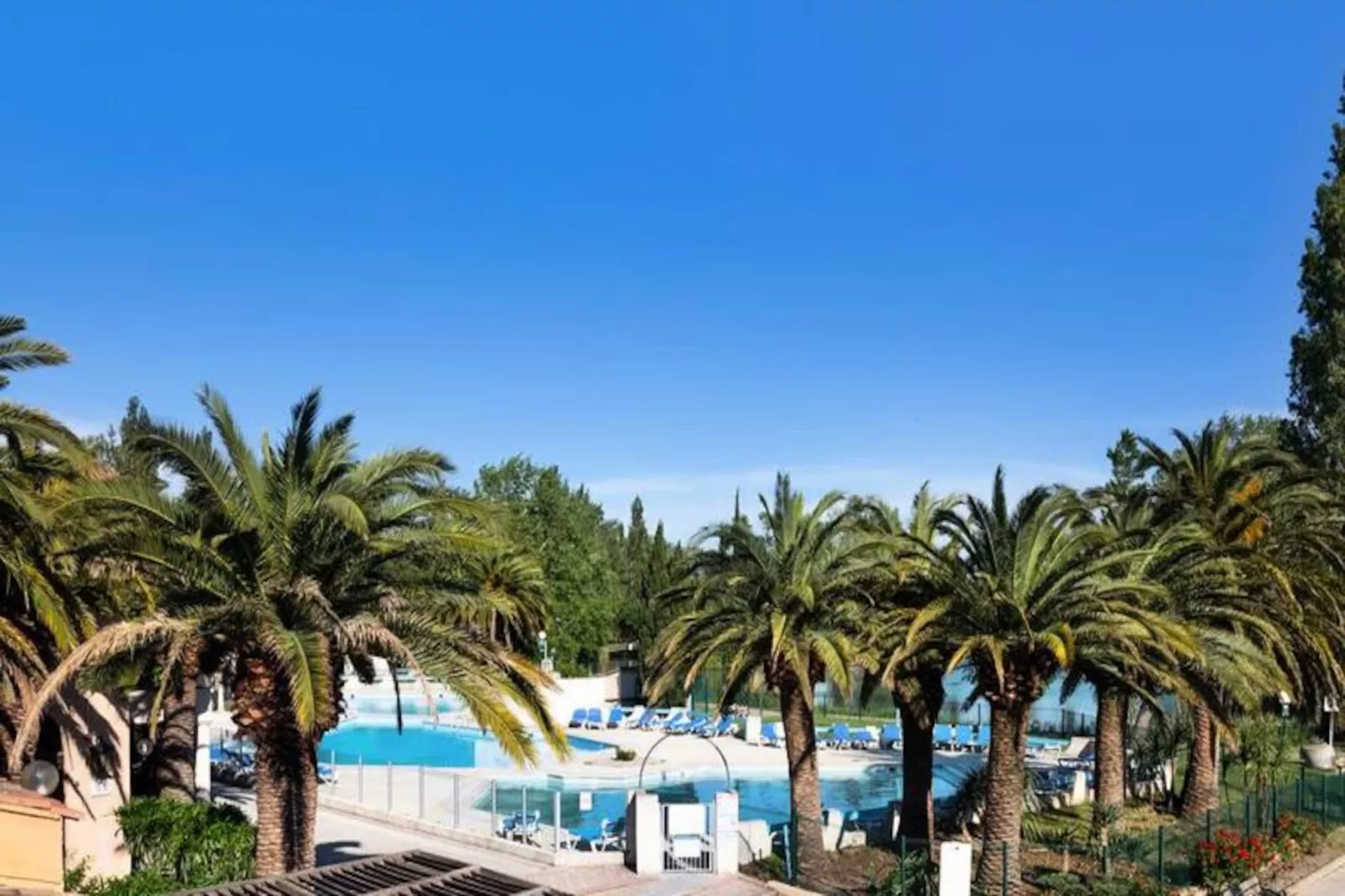 SOWELL Family Les Amandiers****-Image-tags.