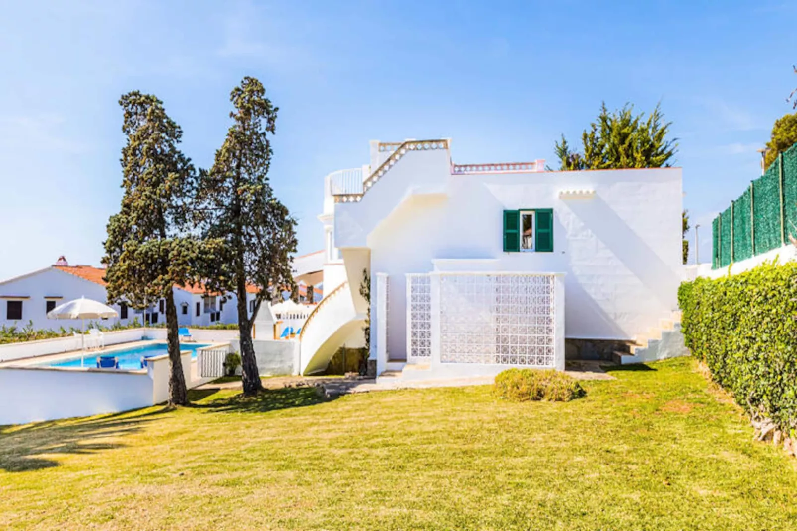 Maison à Son Bou-Image-tags.