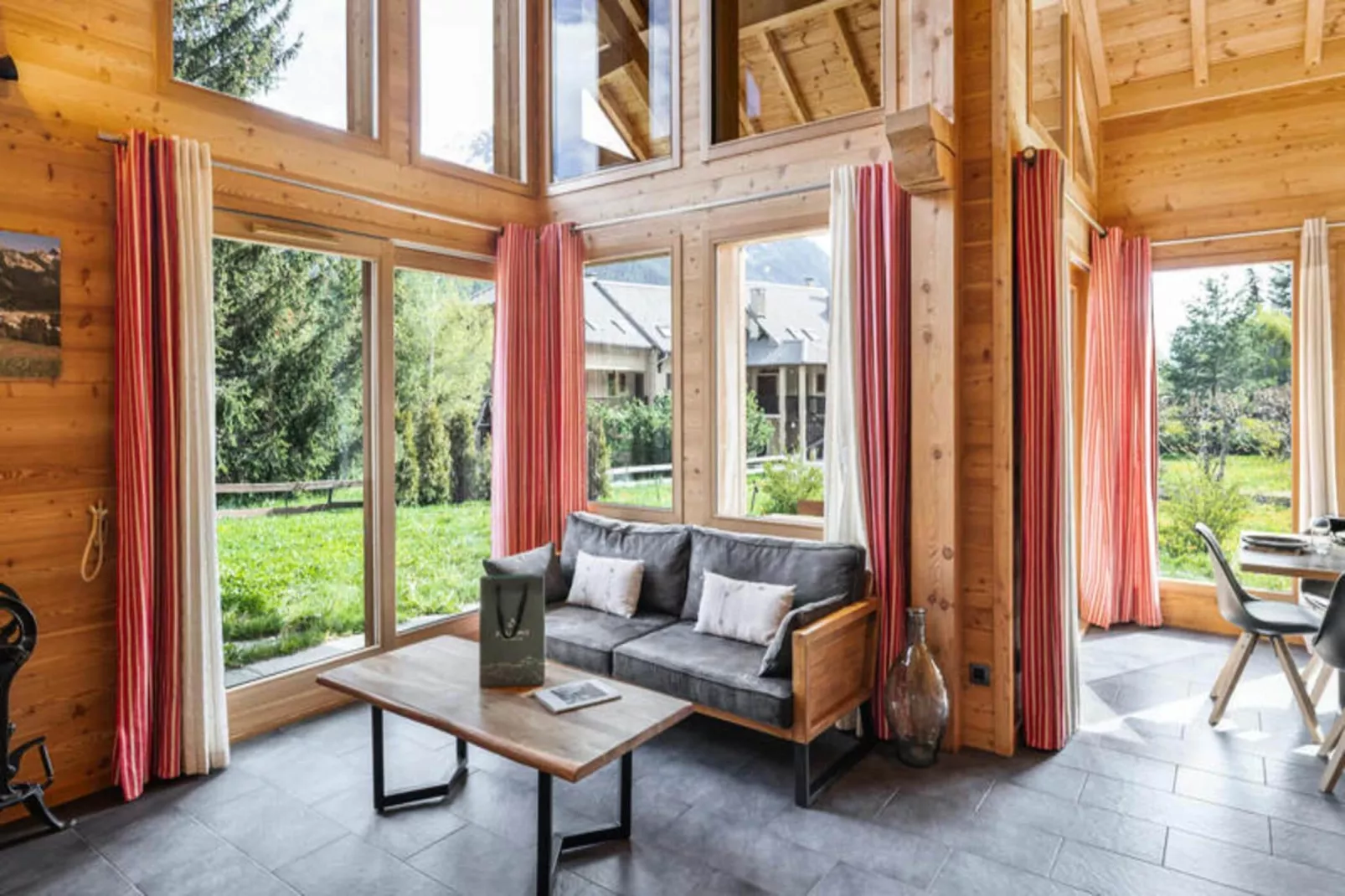 Résidence Marmottant-Buitenkant zomer