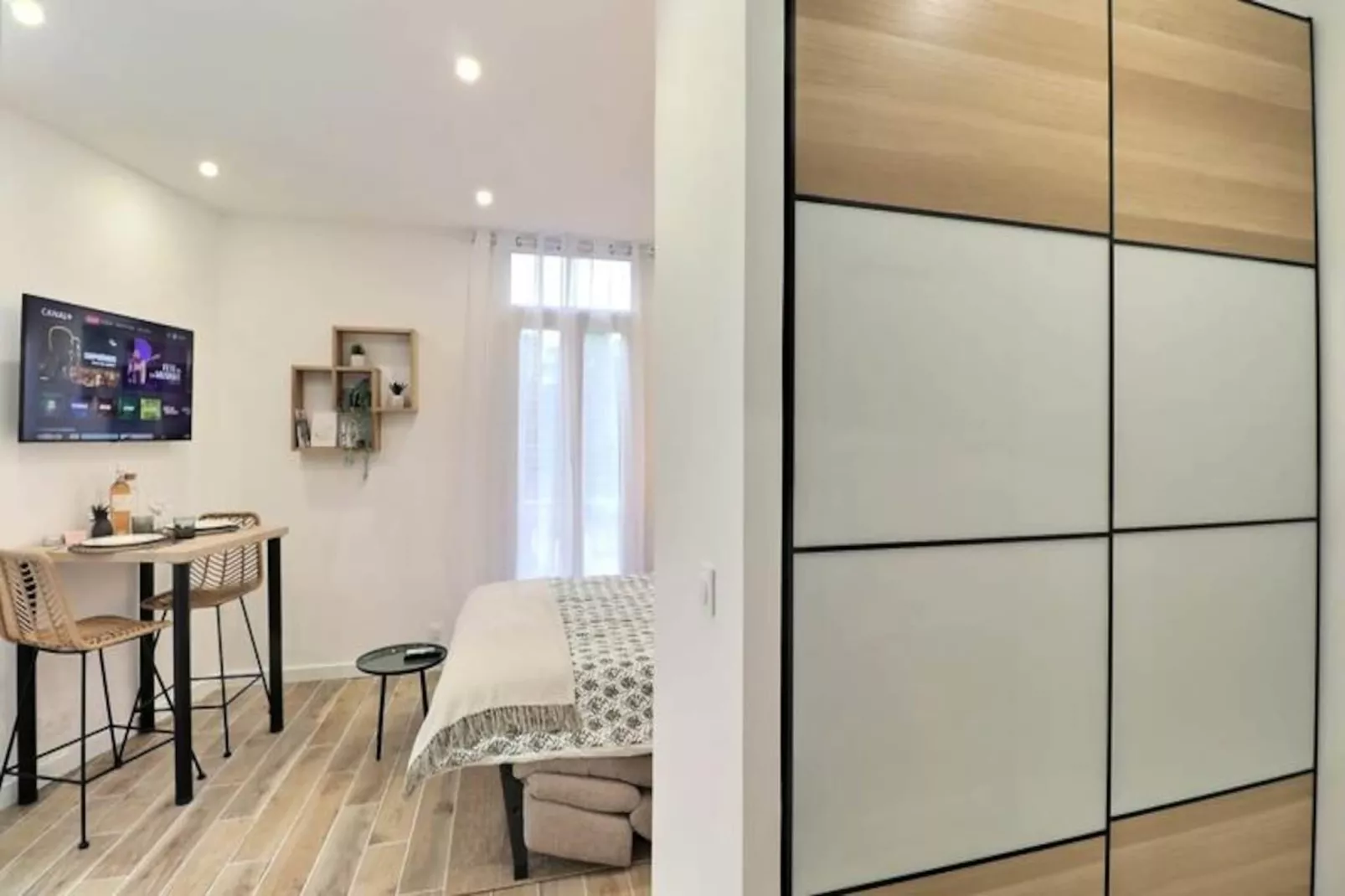 La Parenth&egrave;se Aixoise - 3 &eacute;toiles - Parking-Image-tags.