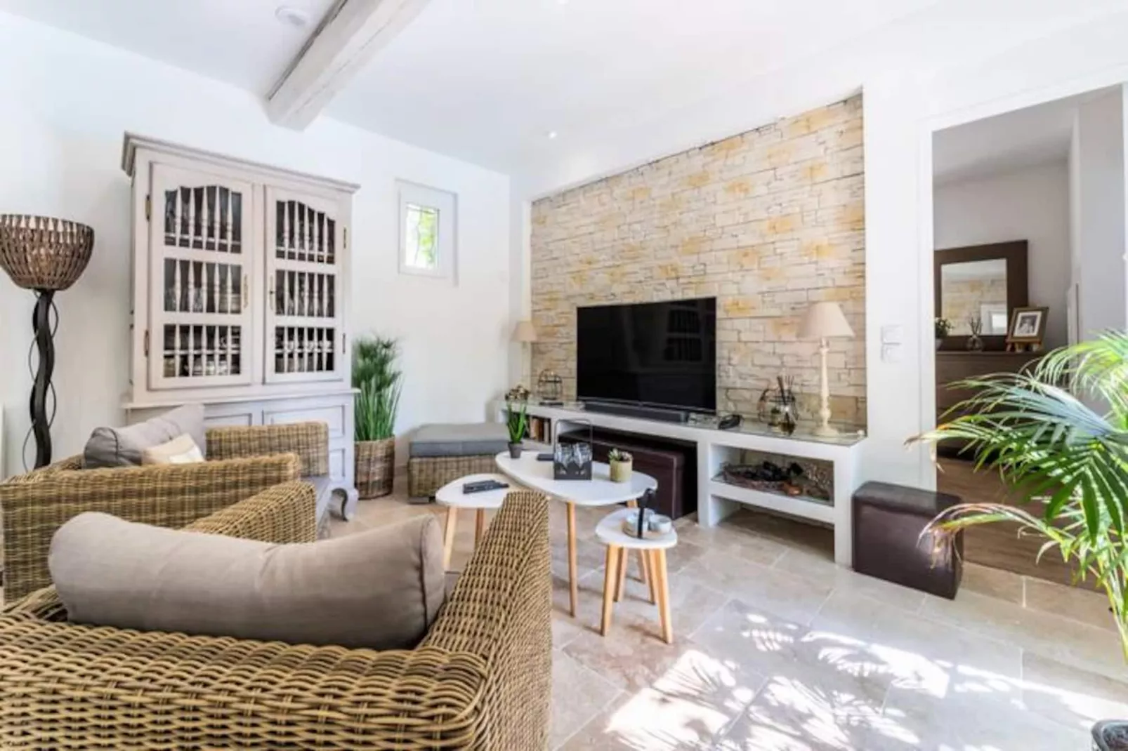 La Ch&ecirc;neraie. Proche Alpilles Et Luberon, Piscine Chauff&eacute;e-Image-tags.