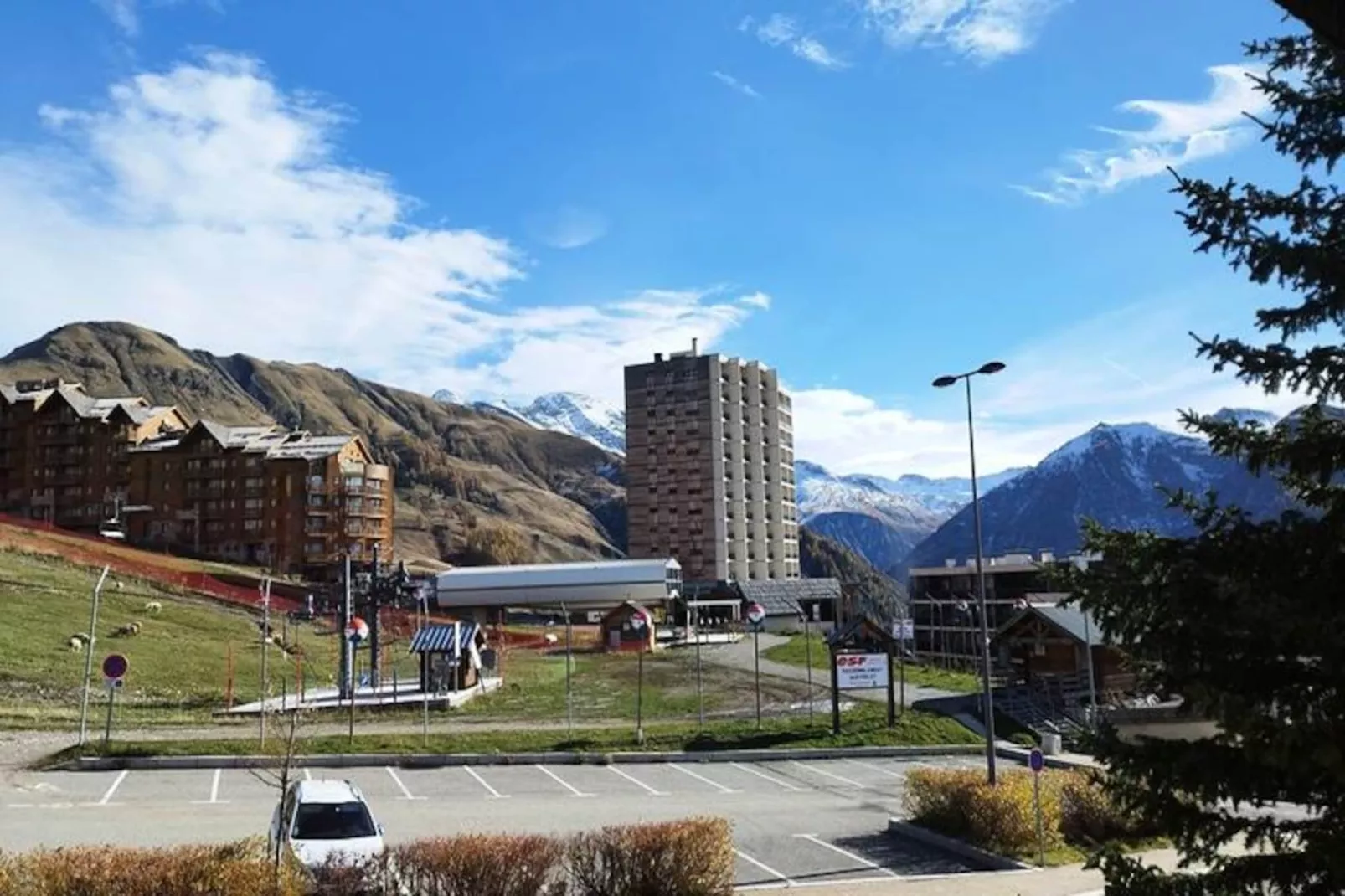 Résidence Rond-point-pistes I-Image-tags.