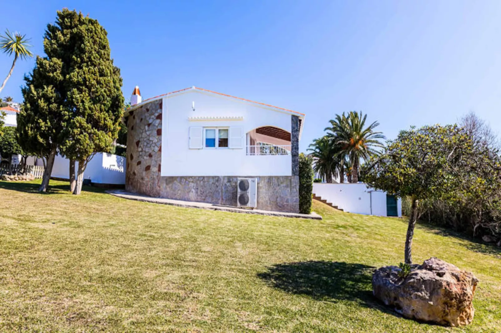 Maison à Son Bou-Image-tags.