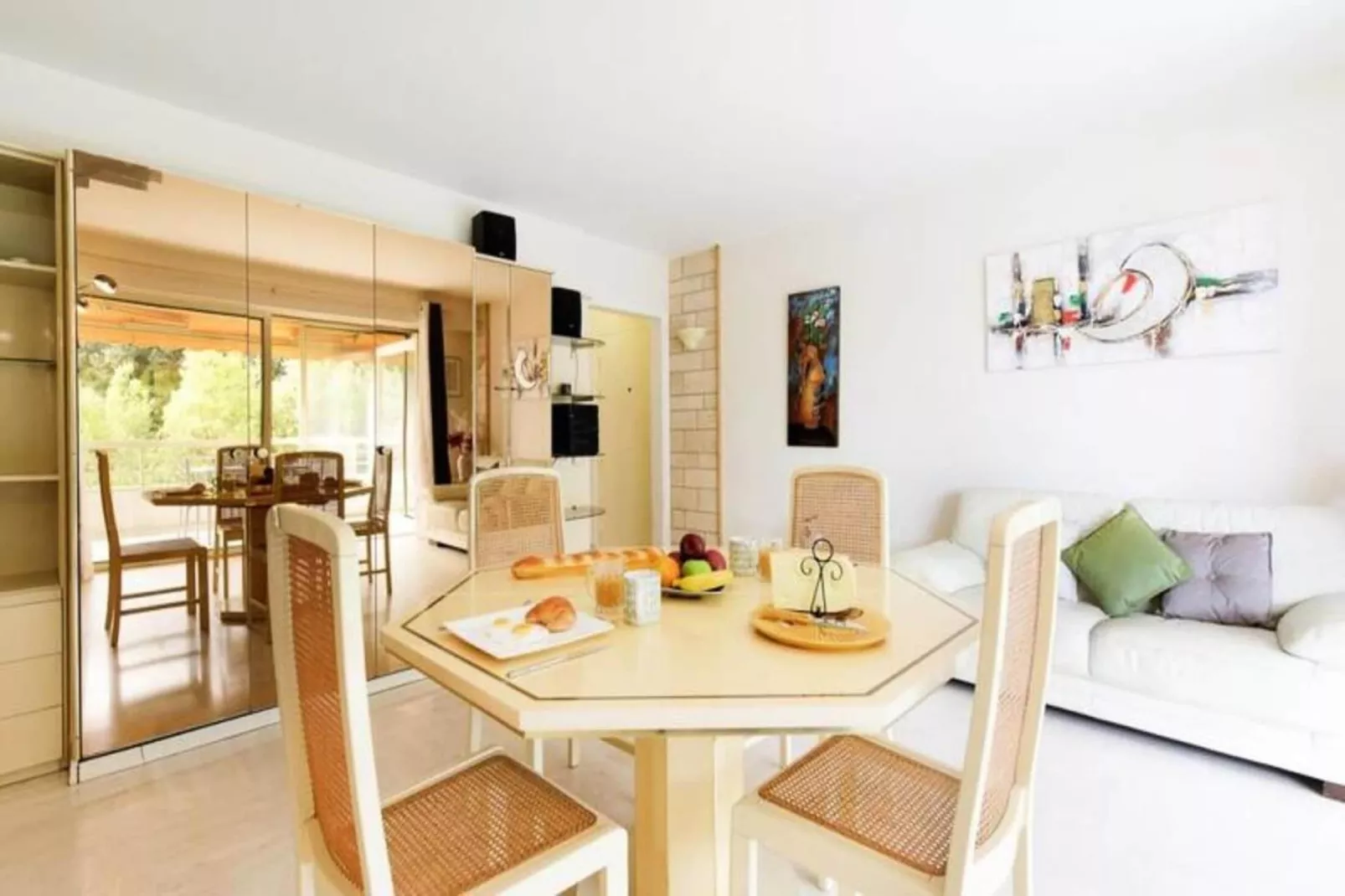 Résidence Le Volta-Buitenkant zomer