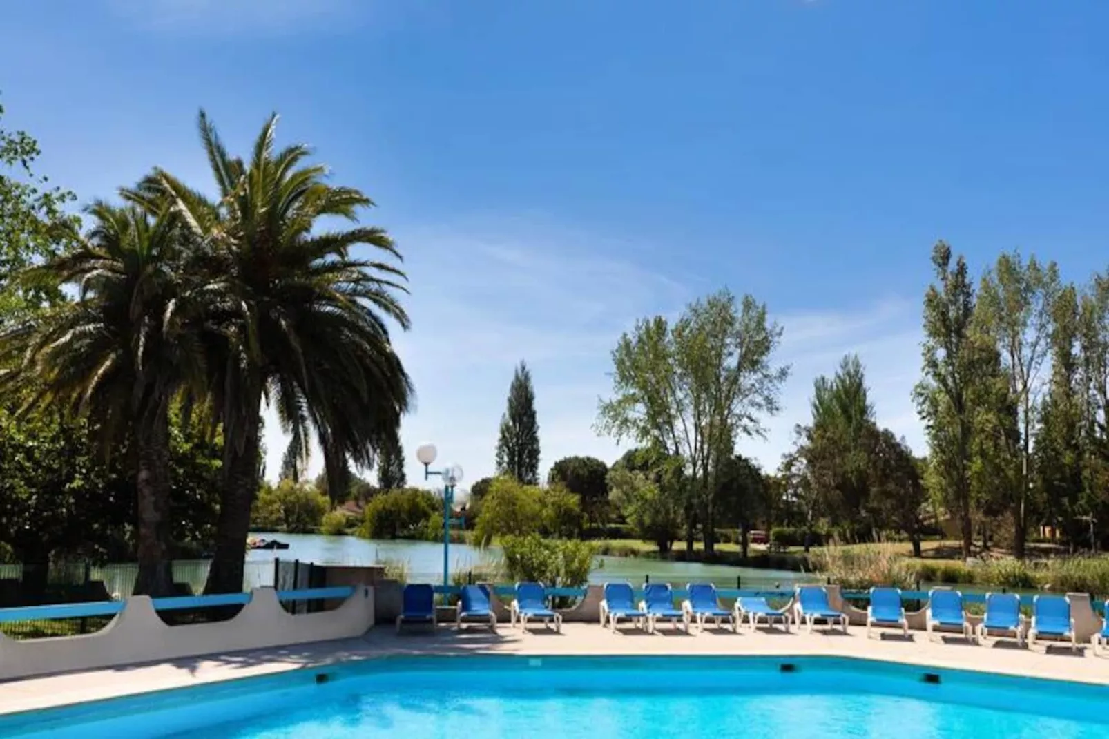 SOWELL Family Les Amandiers****-Image-tags.