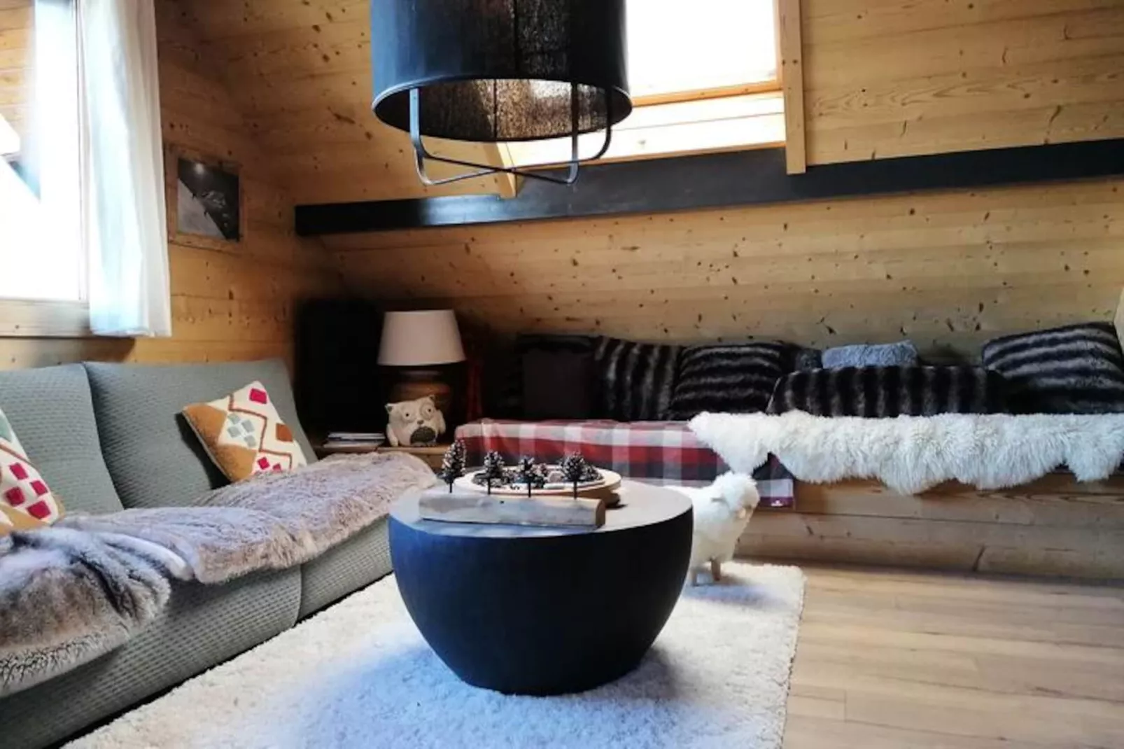 Chalet Lou-lan-Image-tags.