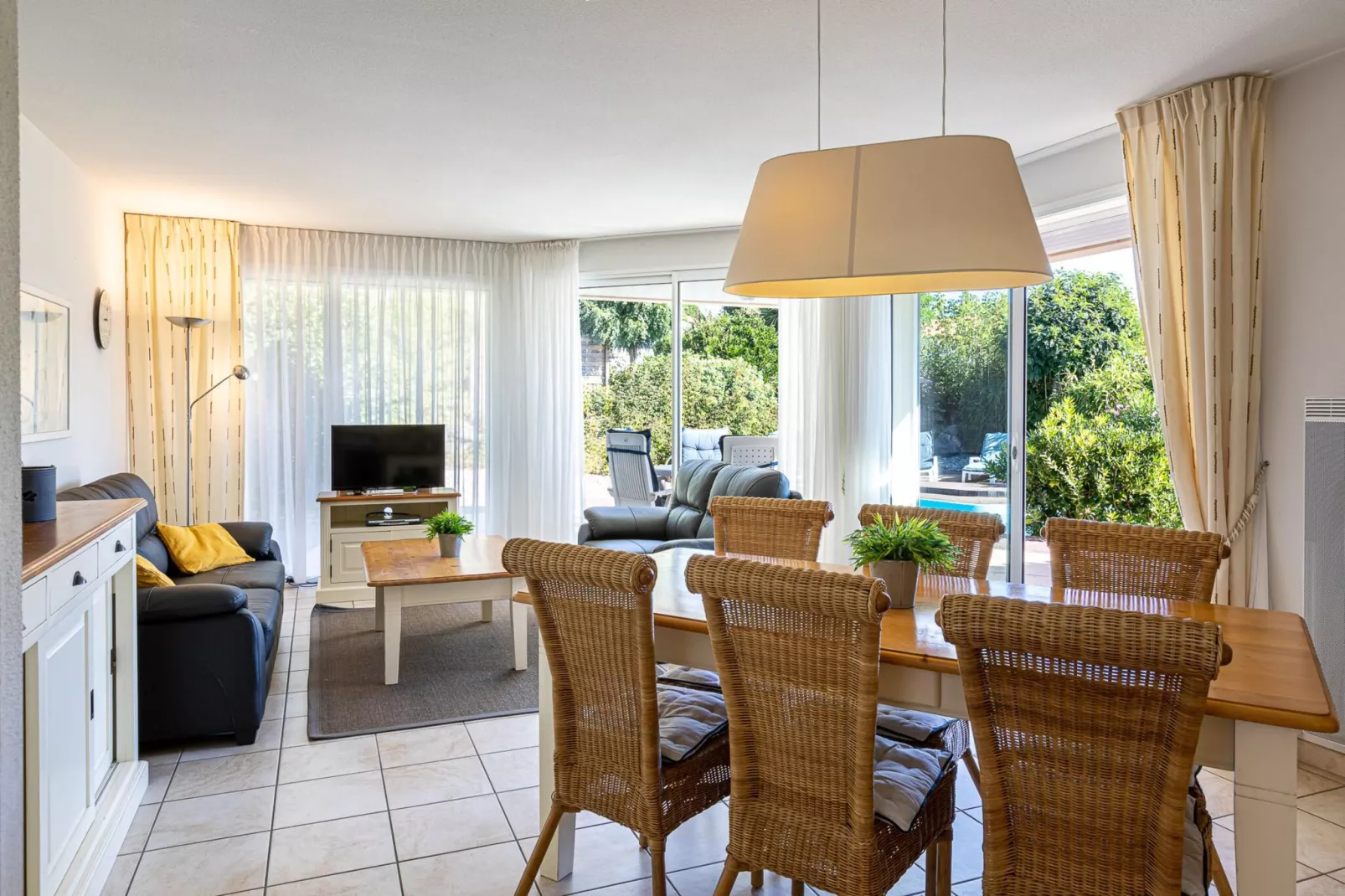 Acacia 6 with pool-Woonkamer