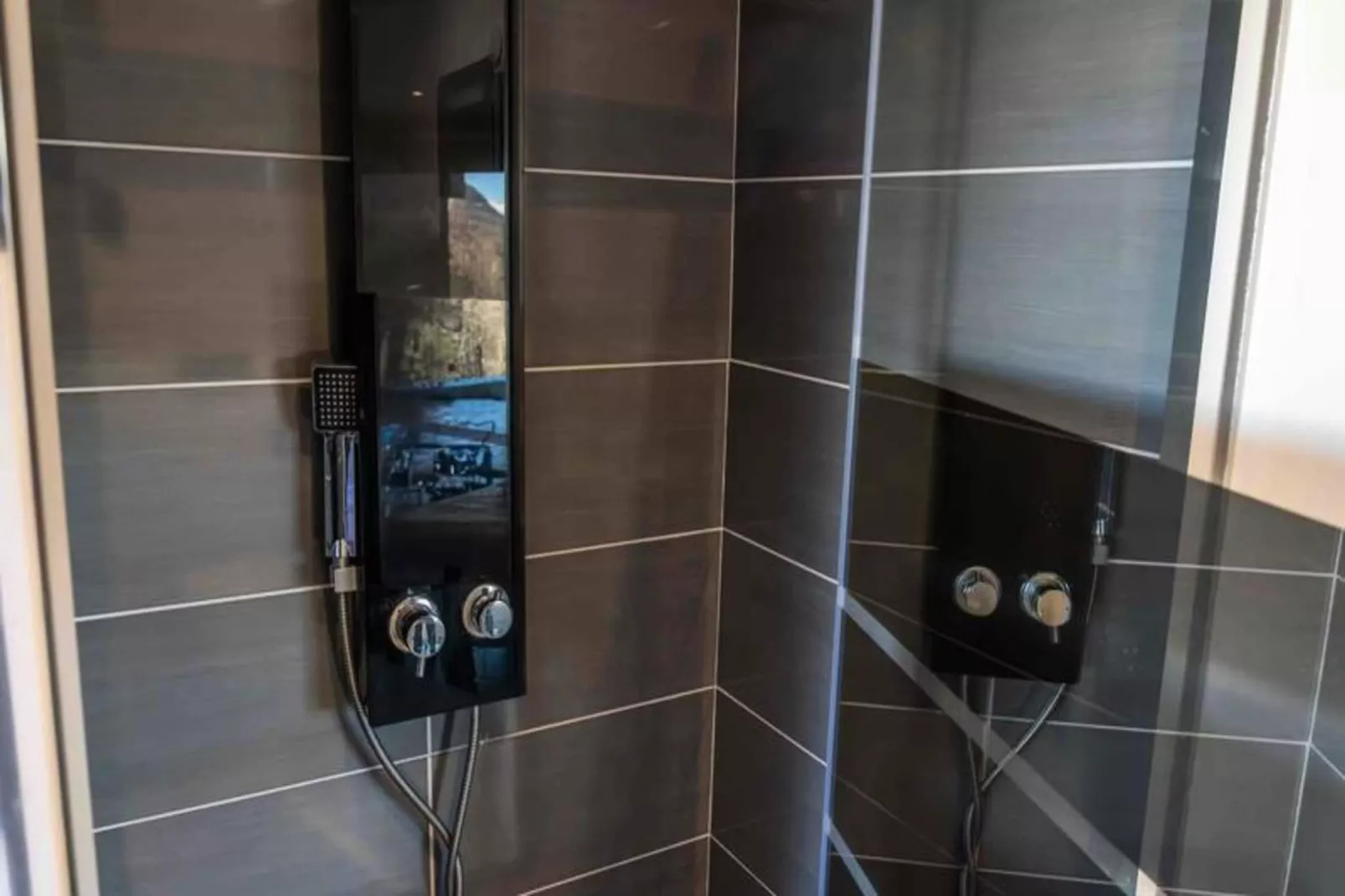 Résidence Pramouton-Badkamer