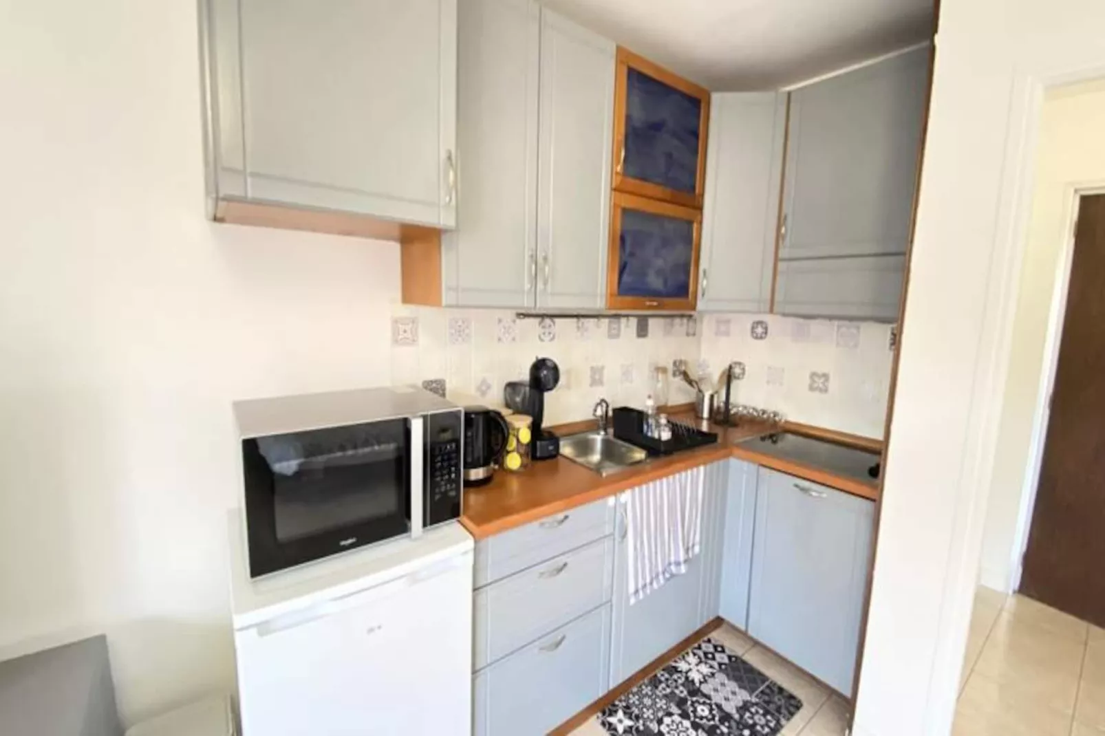 06bq : Studio &agrave; Deux Pas Des Plages-Image-tags.