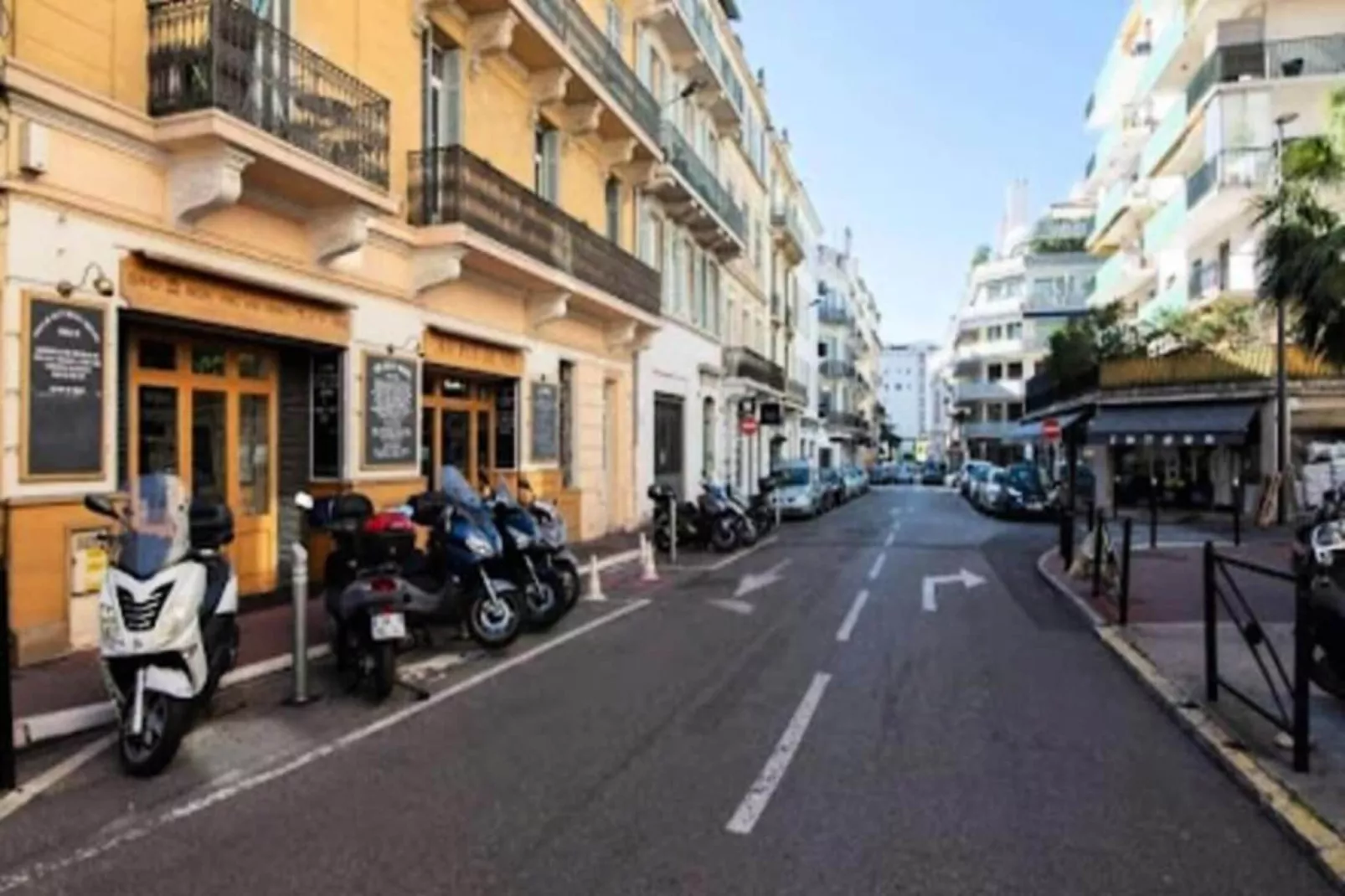 Résidence Appartement 39 M2 En Plein Centre Ville De Cannes, Climatis&eacute;-Buitenkant zomer