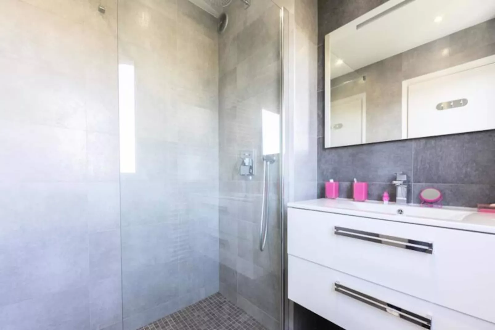 Résidence Bnb Renting 3 Pi&egrave;ces Avec Une Vue &agrave; Couper Le Souffle &agrave; Antibes !-Image-tags.