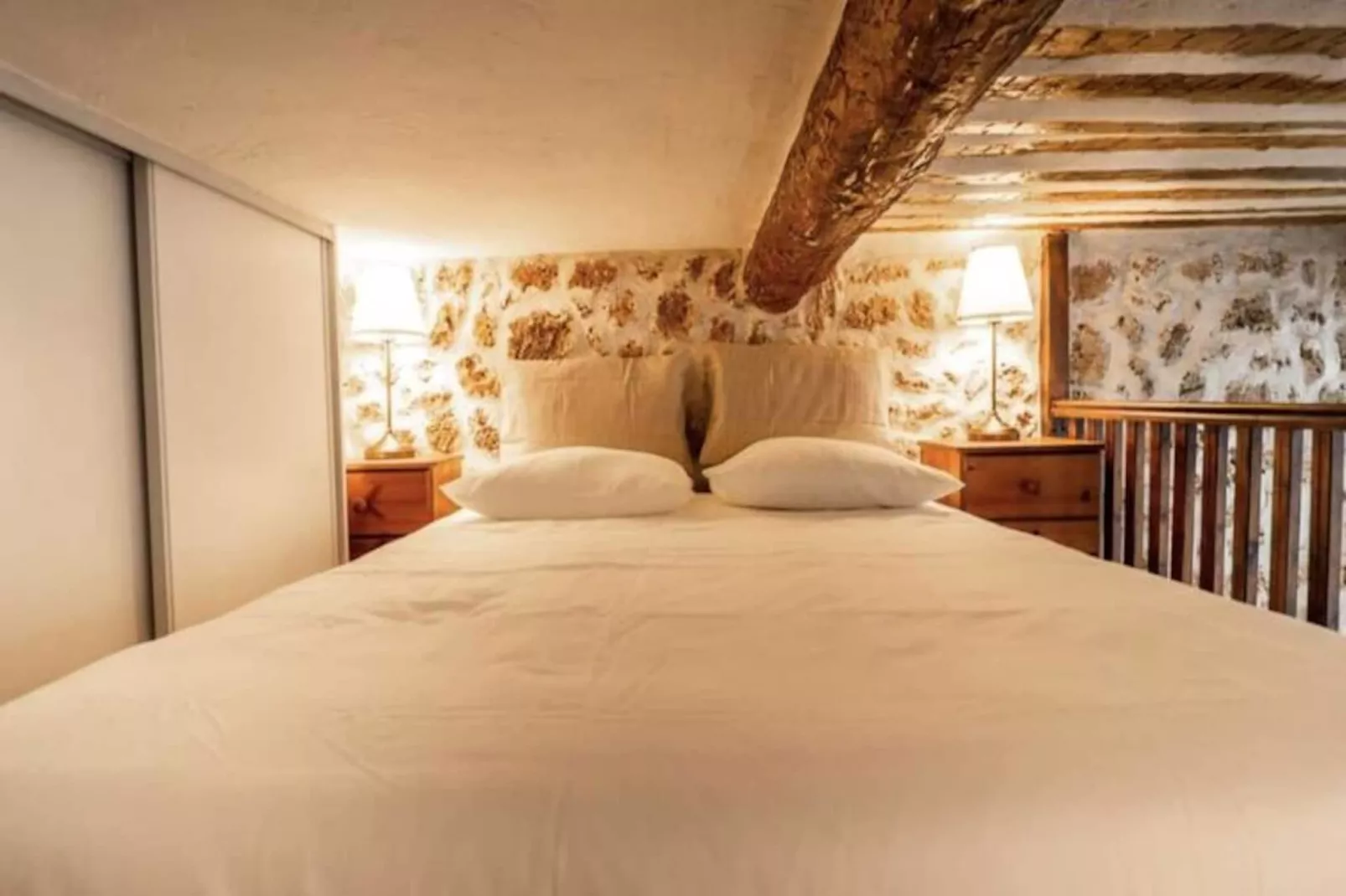 Joli Studio Climatisé - Vieil Antibes-Image-tags.