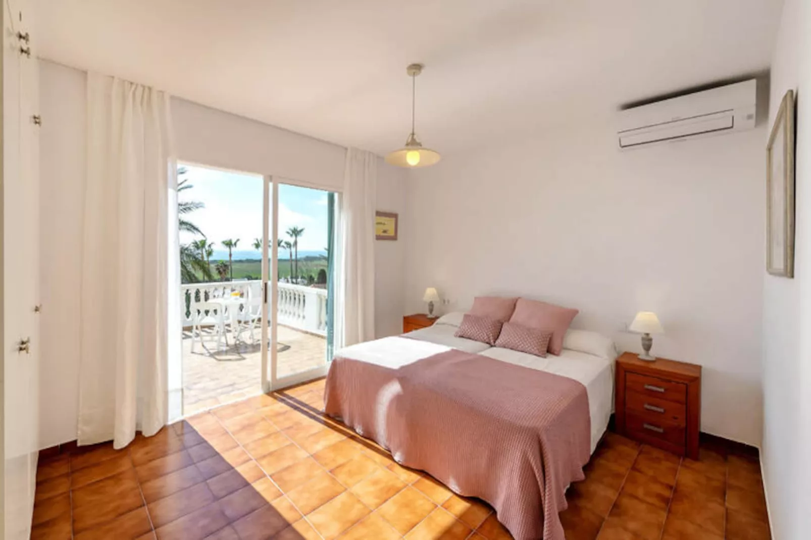 Maison à Son Bou-Image-tags.