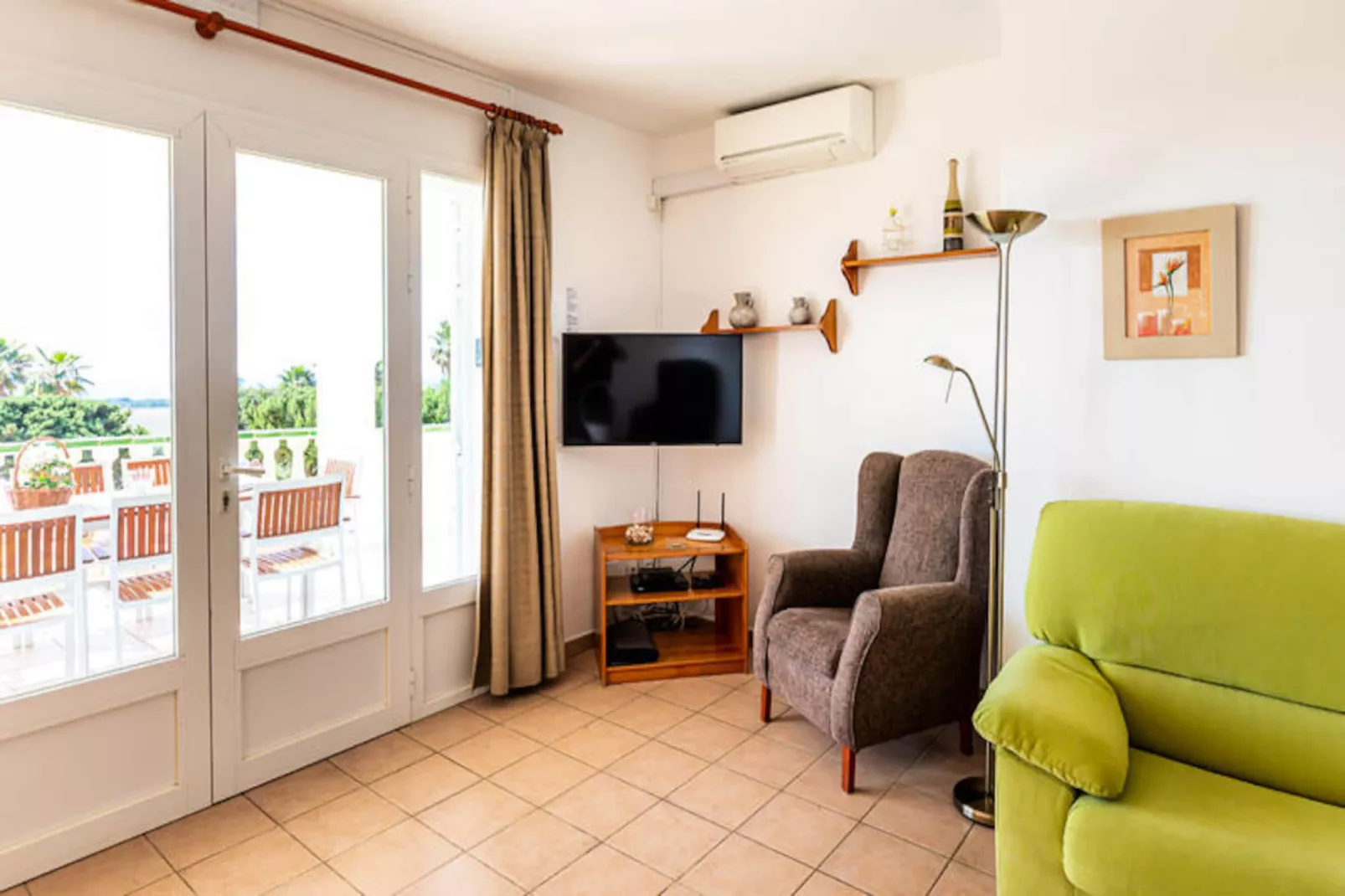 Maison à Son Bou-Image-tags.