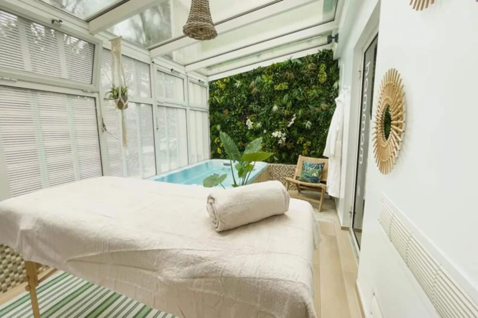 Maison R&eacute;gent & Spa - Un Balcon Sur La Mer-Image-tags.