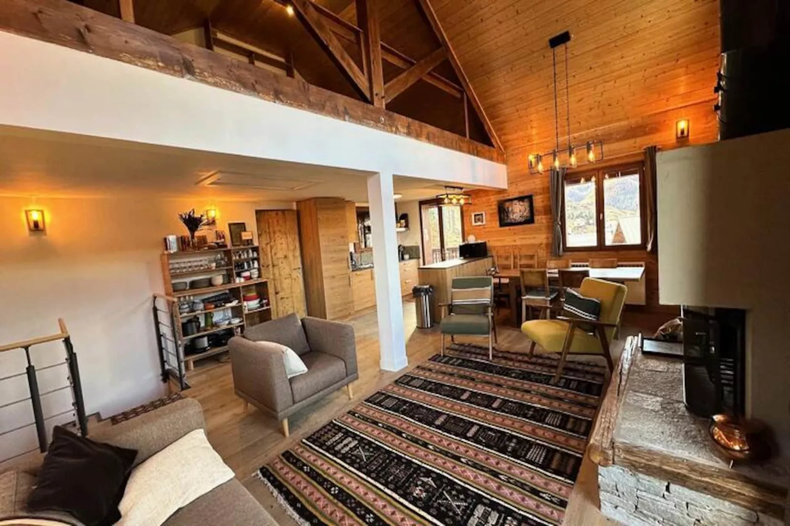 Chalet Emelthi-Image-tags.