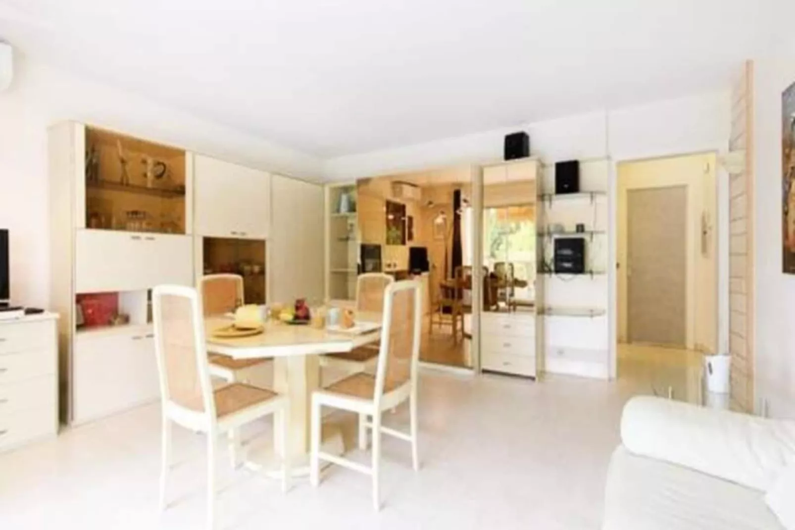 Résidence Le Volta-Buitenkant zomer