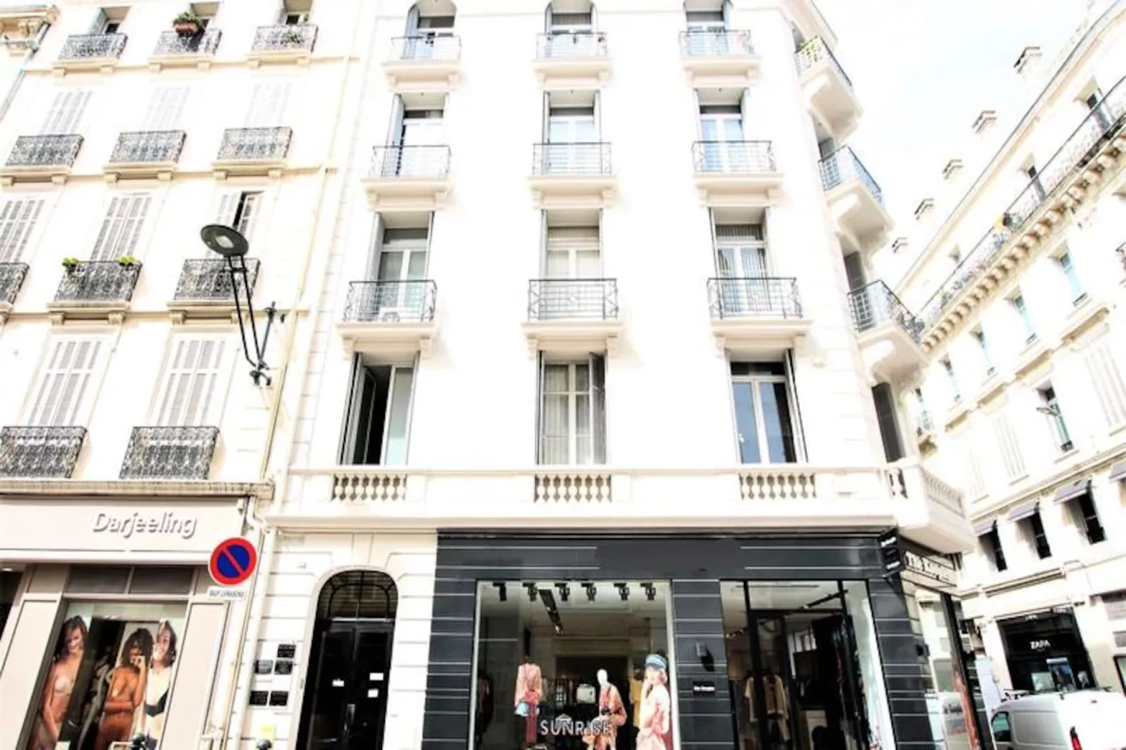 Résidence Appartement Moderne De 90 M2 Dans La Rue D'antibes & Croisette &agrave; 200 Metres-Image-tags.