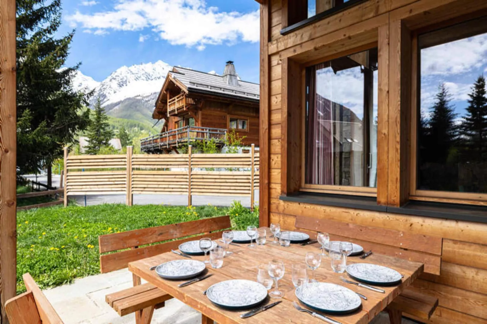 Résidence Marmottant-Buitenkant zomer