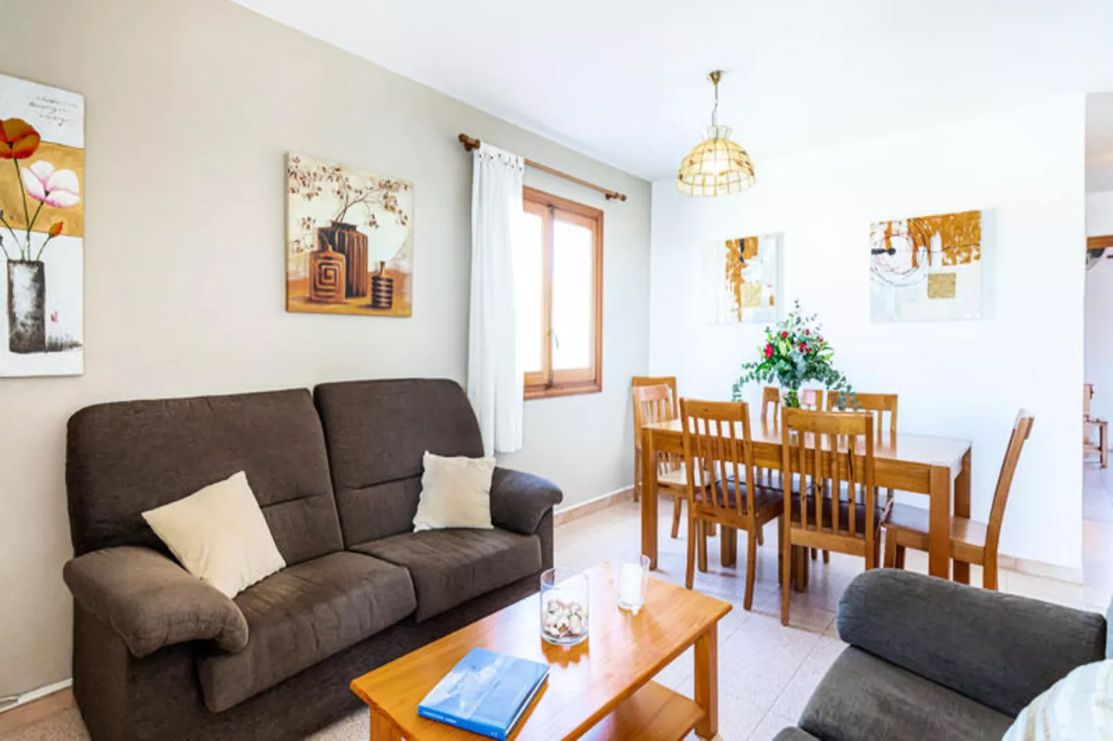 Maison à Son Bou-Image-tags.