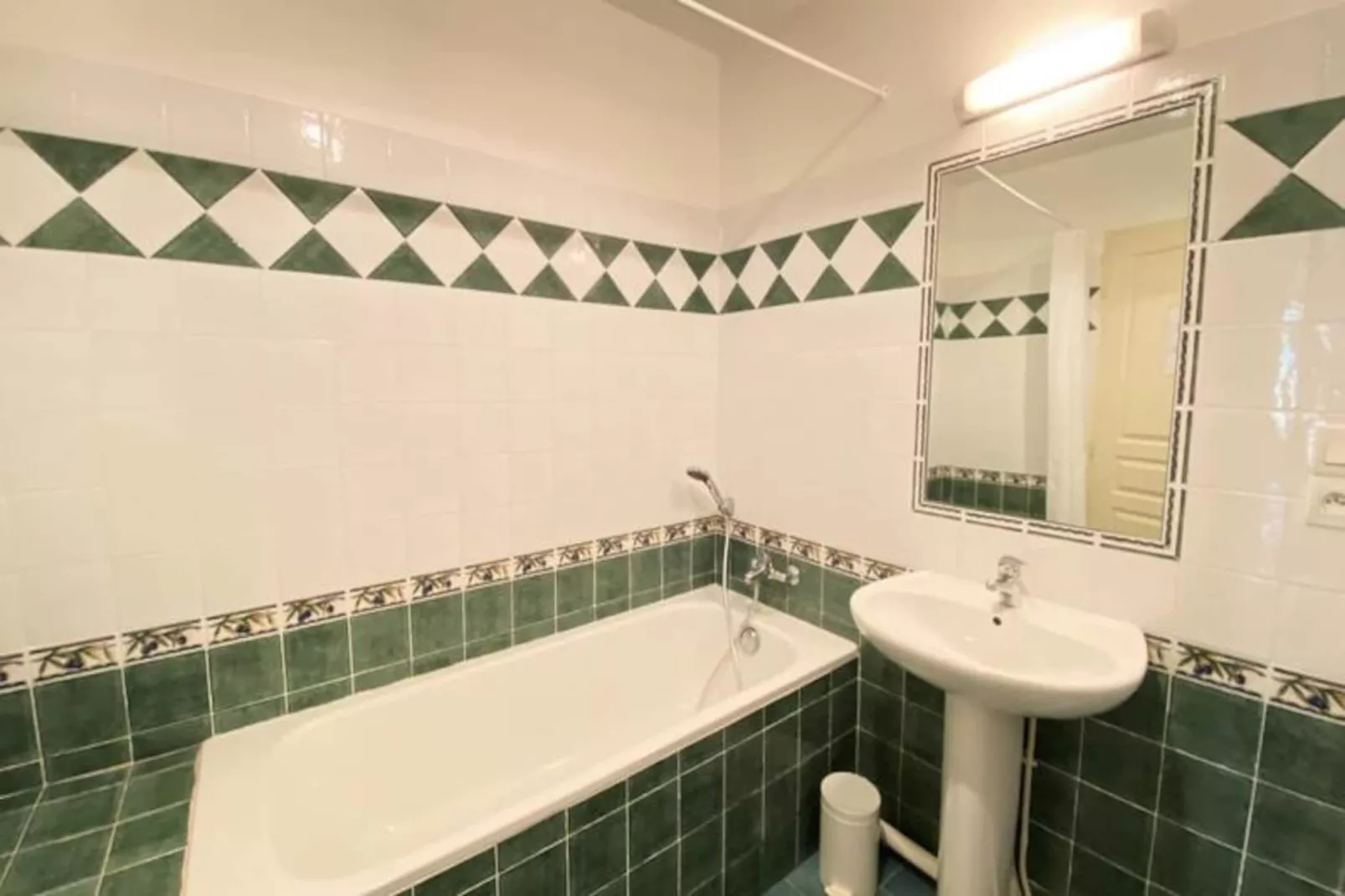 04b2 : Beau Studio Dans Un Mas Proven&ccedil;al - Piscine-Image-tags.