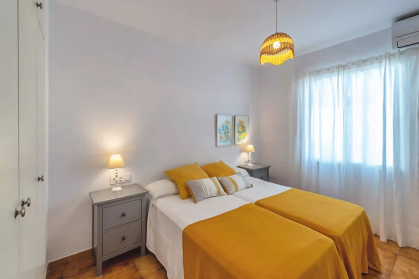 Maison à Son Bou-Image-tags.