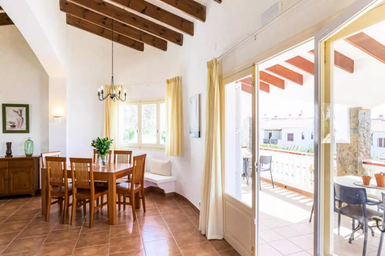 Maison à Son Bou-Image-tags.