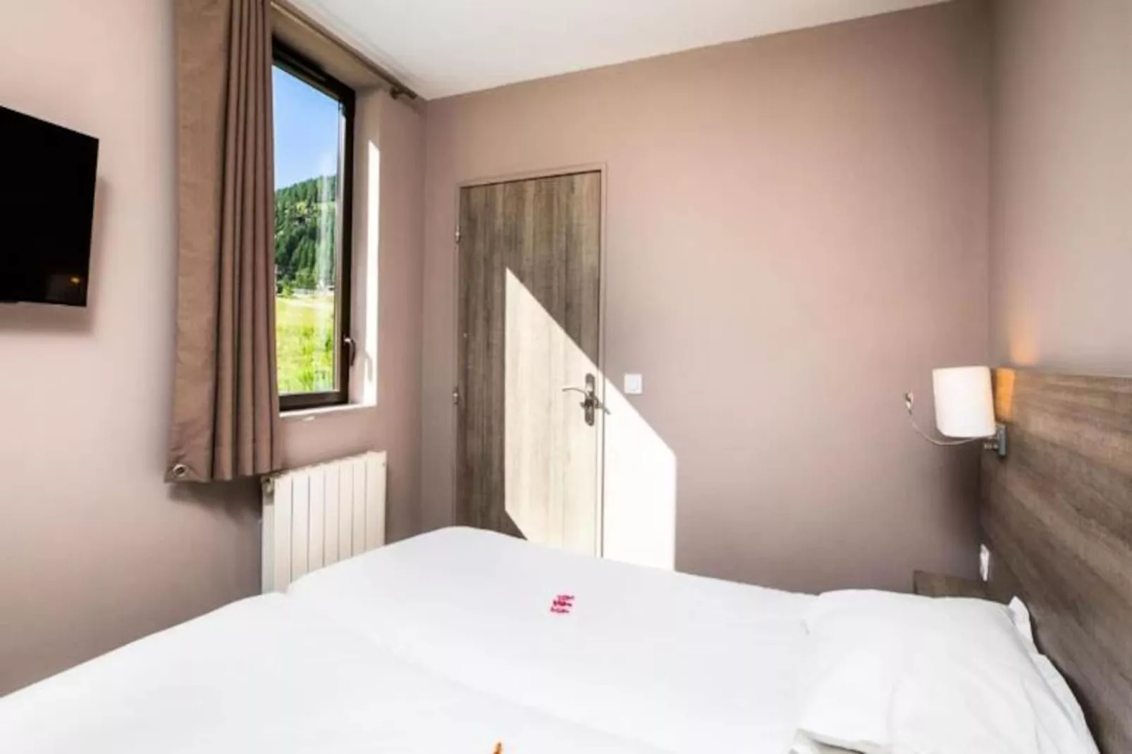 SOWELL RÉSIDENCES New Chastillon****-Image-tags.