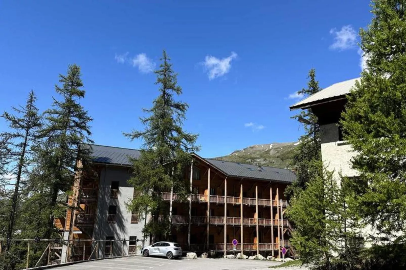 Varsea Residence - Buitenkant zomer